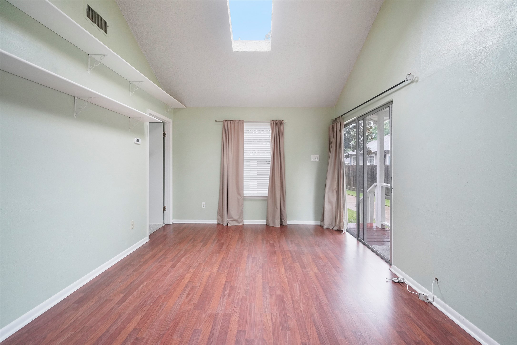 Large vaulted ceilings with skylight give this apartment such a bright and airy feel. - If you have additional questions regarding 1118 Peddie Street  in Houston or would like to tour the property with us call 800-660-1022 and reference MLS# 17025170.