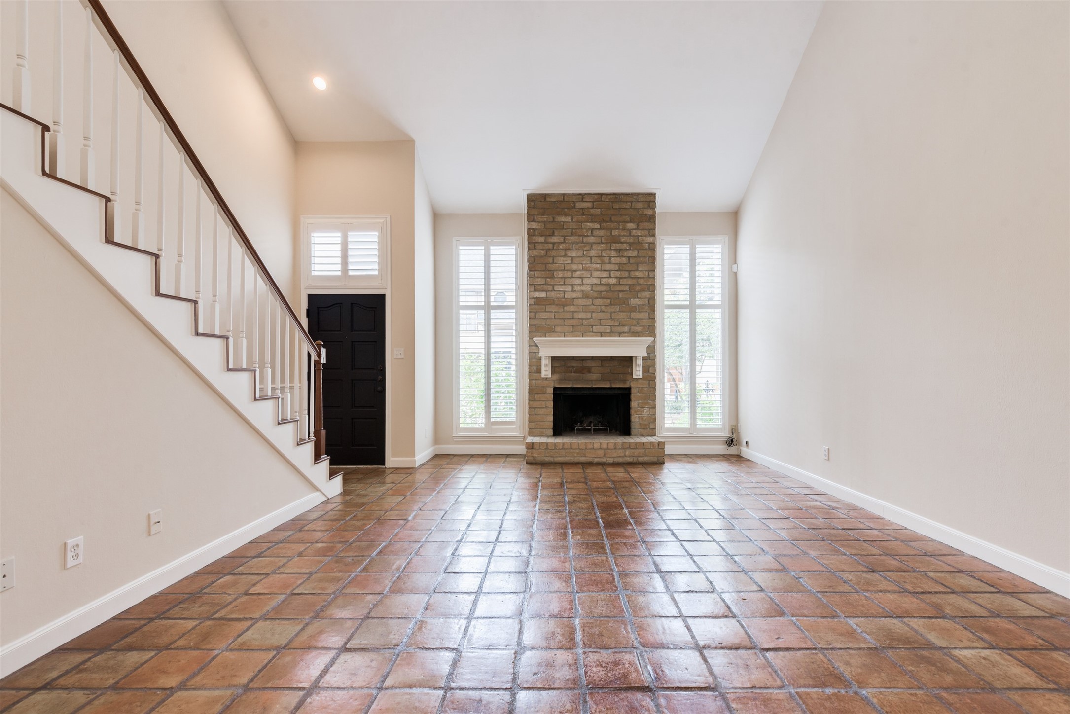 If you have additional questions regarding 2421 Potomac Drive  in Houston or would like to tour the property with us call 800-660-1022 and reference MLS# 77055002.