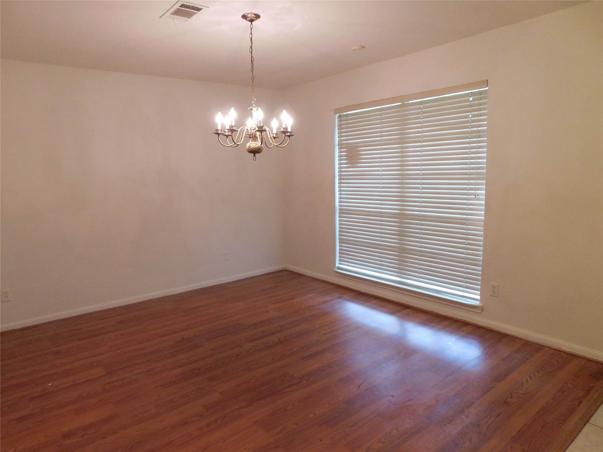 If you have additional questions regarding 5507 Kuldell Drive  in Houston or would like to tour the property with us call 800-660-1022 and reference MLS# 96367227.