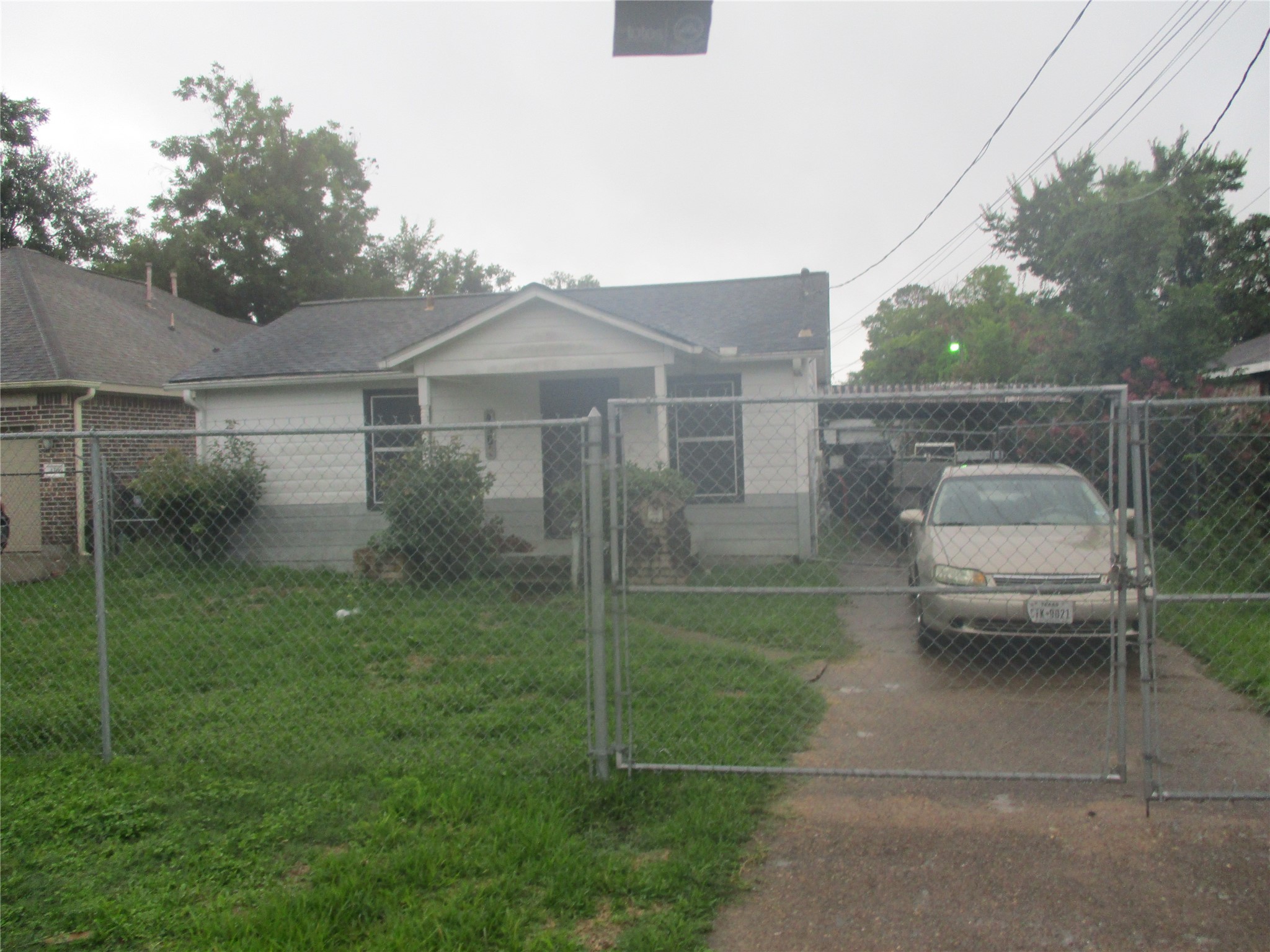 Actual front of home at E Toliver St - If you have additional questions regarding 4302 E Toliver Street  in Houston or would like to tour the property with us call 800-660-1022 and reference MLS# 94181230.
