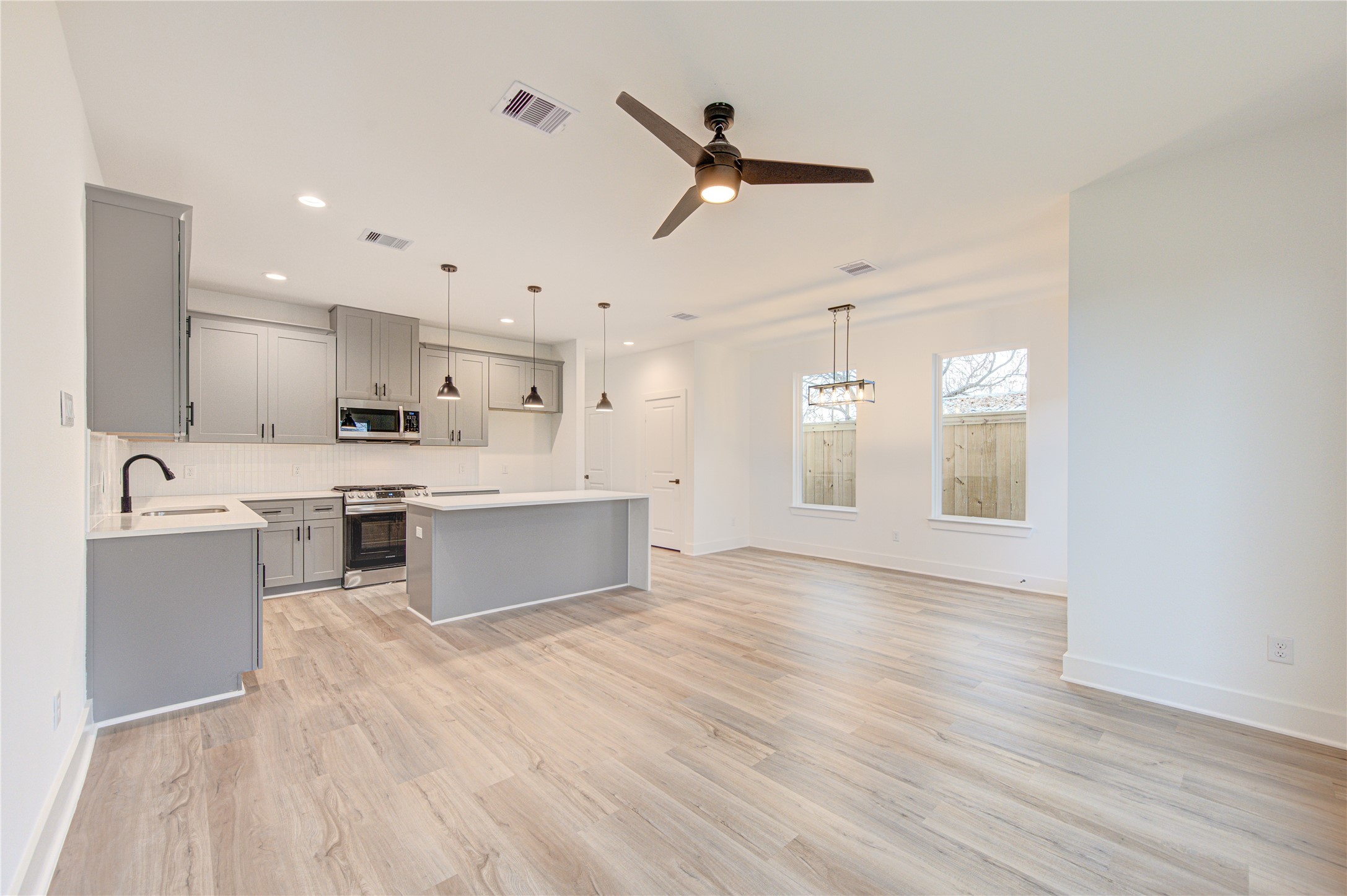 7236 Avenue E Street Street Houston TX 77011