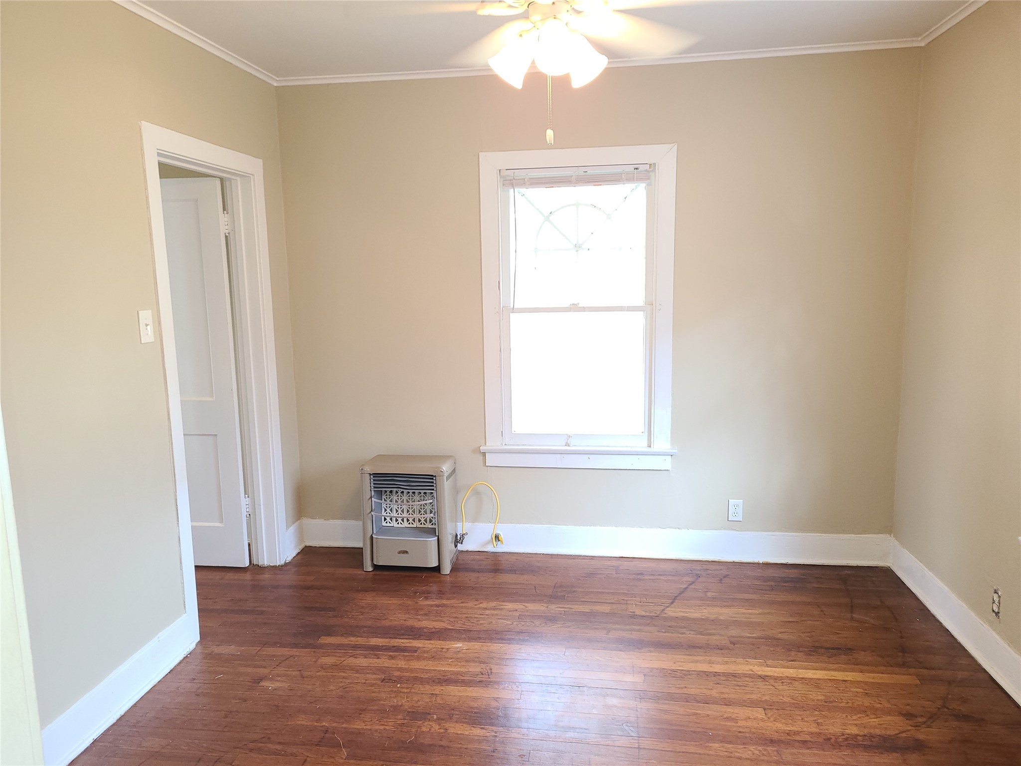 bedroom - If you have additional questions regarding 1403 Lawson Street  in Houston or would like to tour the property with us call 800-660-1022 and reference MLS# 31469883.