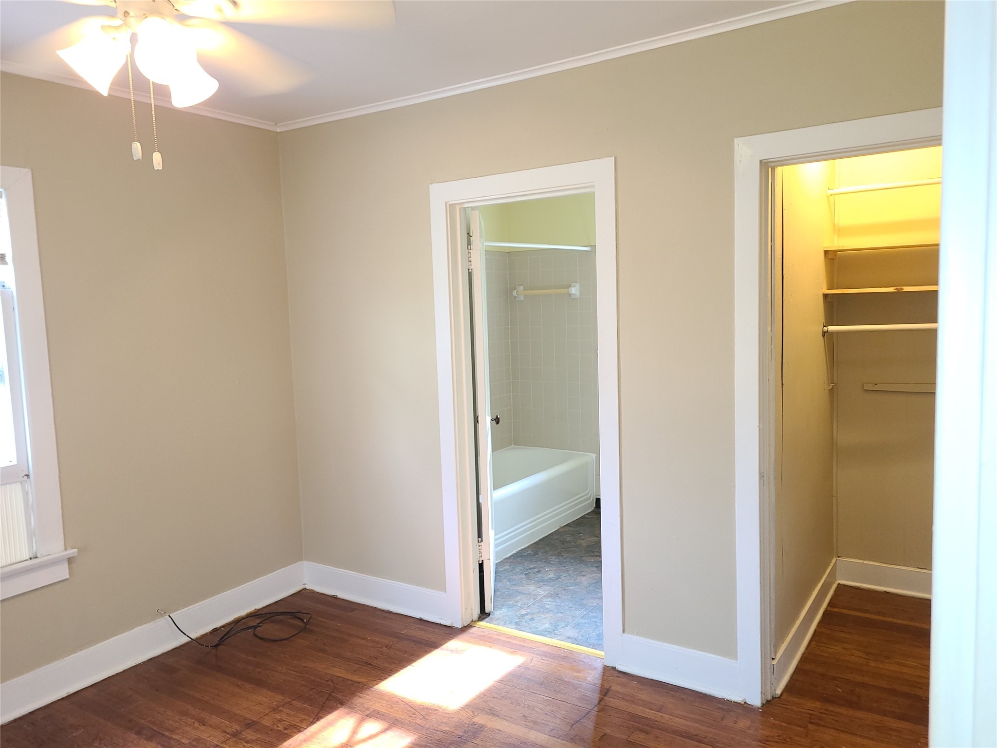 bedroom, looking towards bathroom and closet - If you have additional questions regarding 1403 Lawson Street  in Houston or would like to tour the property with us call 800-660-1022 and reference MLS# 31469883.