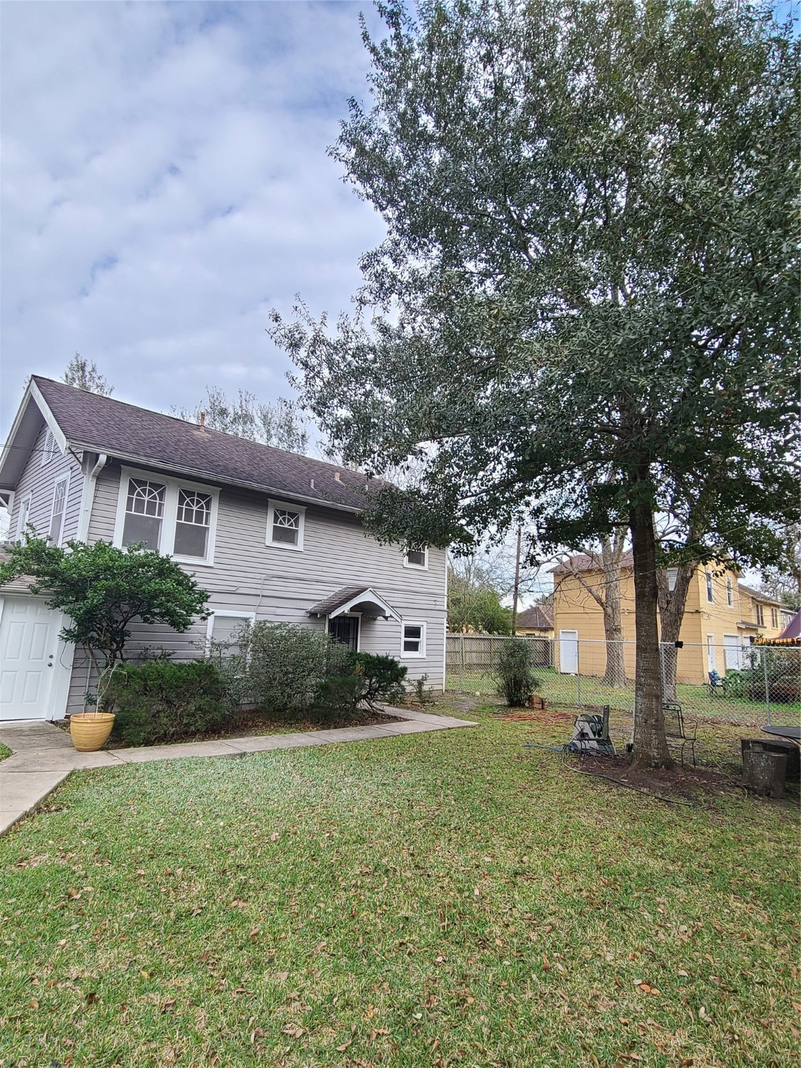Upper/lower duplex. A is upper. - If you have additional questions regarding 1403 Lawson Street  in Houston or would like to tour the property with us call 800-660-1022 and reference MLS# 31469883.