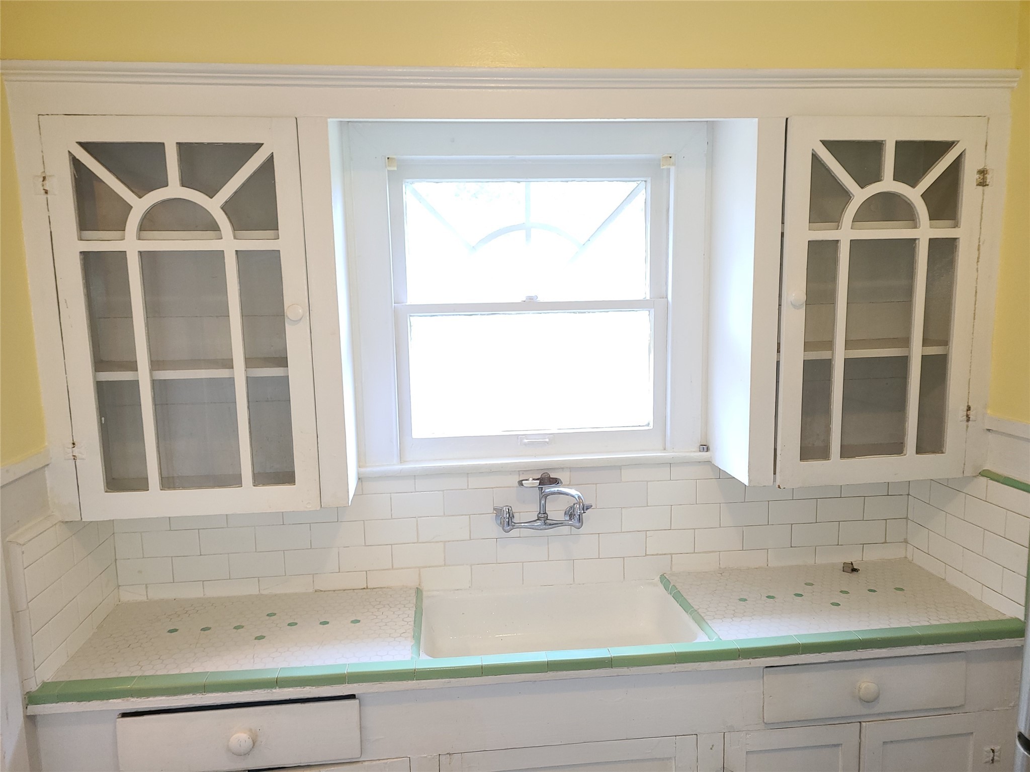 kitchen sink with gorgeous glass cabinets - If you have additional questions regarding 1403 Lawson Street  in Houston or would like to tour the property with us call 800-660-1022 and reference MLS# 31469883.