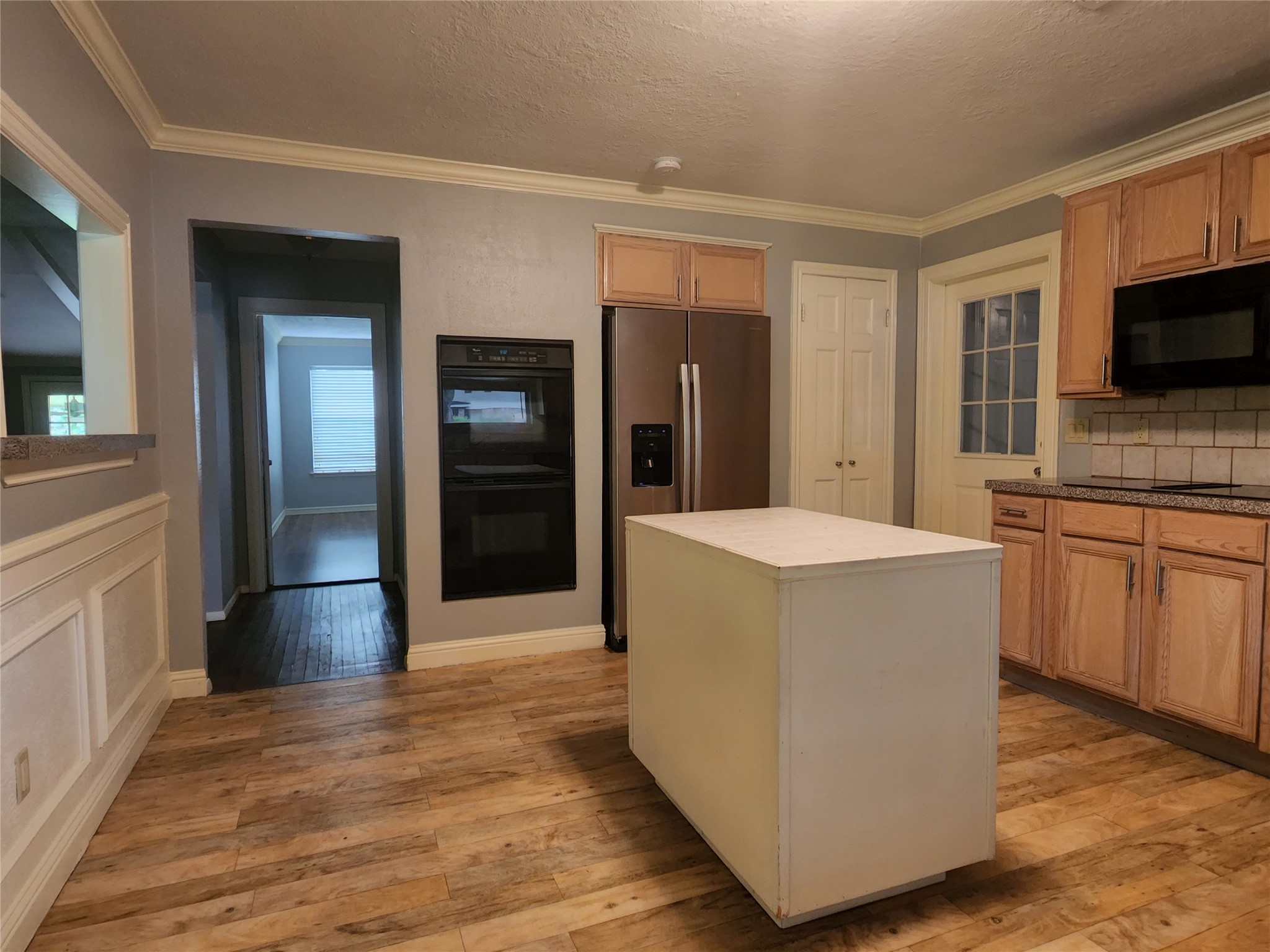 Kitchen also has a Nook to peek out into the open Family/Living Room - If you have additional questions regarding 9310 Carousel Lane  in Houston or would like to tour the property with us call 800-660-1022 and reference MLS# 44011019.
