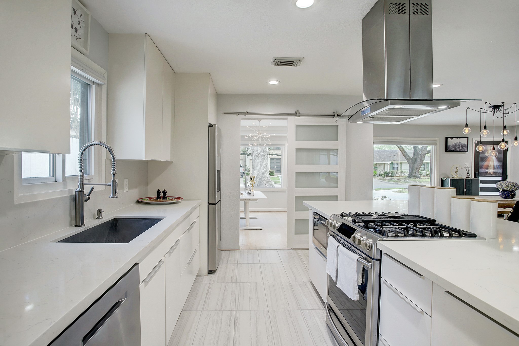 At one end of the kitchen a sliding door opens to the study. - If you have additional questions regarding 4115 Portsmouth Avenue  in Houston or would like to tour the property with us call 800-660-1022 and reference MLS# 68935883.