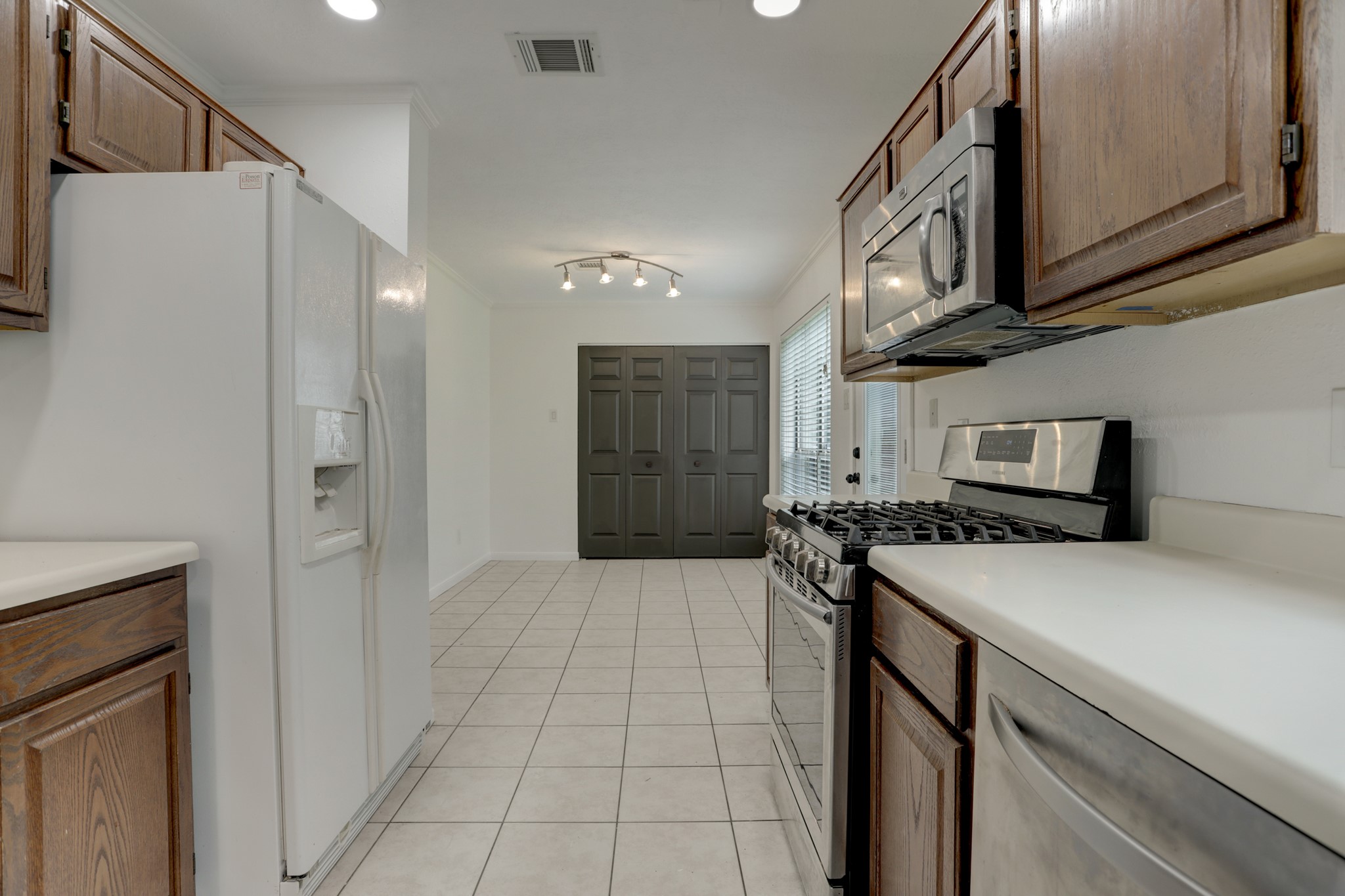 Kitchen facing breakfast area - If you have additional questions regarding 14307 Whitlock Drive  in Houston or would like to tour the property with us call 800-660-1022 and reference MLS# 40508563.