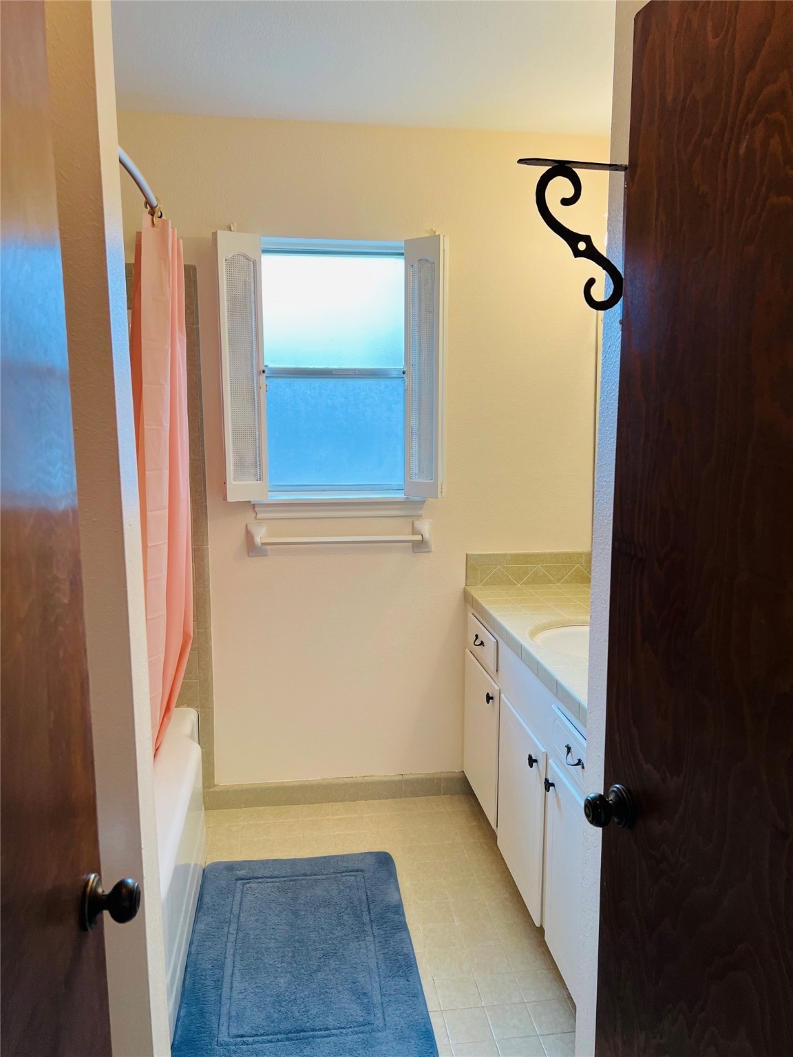 ensuite bath for primary - If you have additional questions regarding 8503 Sharpcrest Street  in Houston or would like to tour the property with us call 800-660-1022 and reference MLS# 77150431.