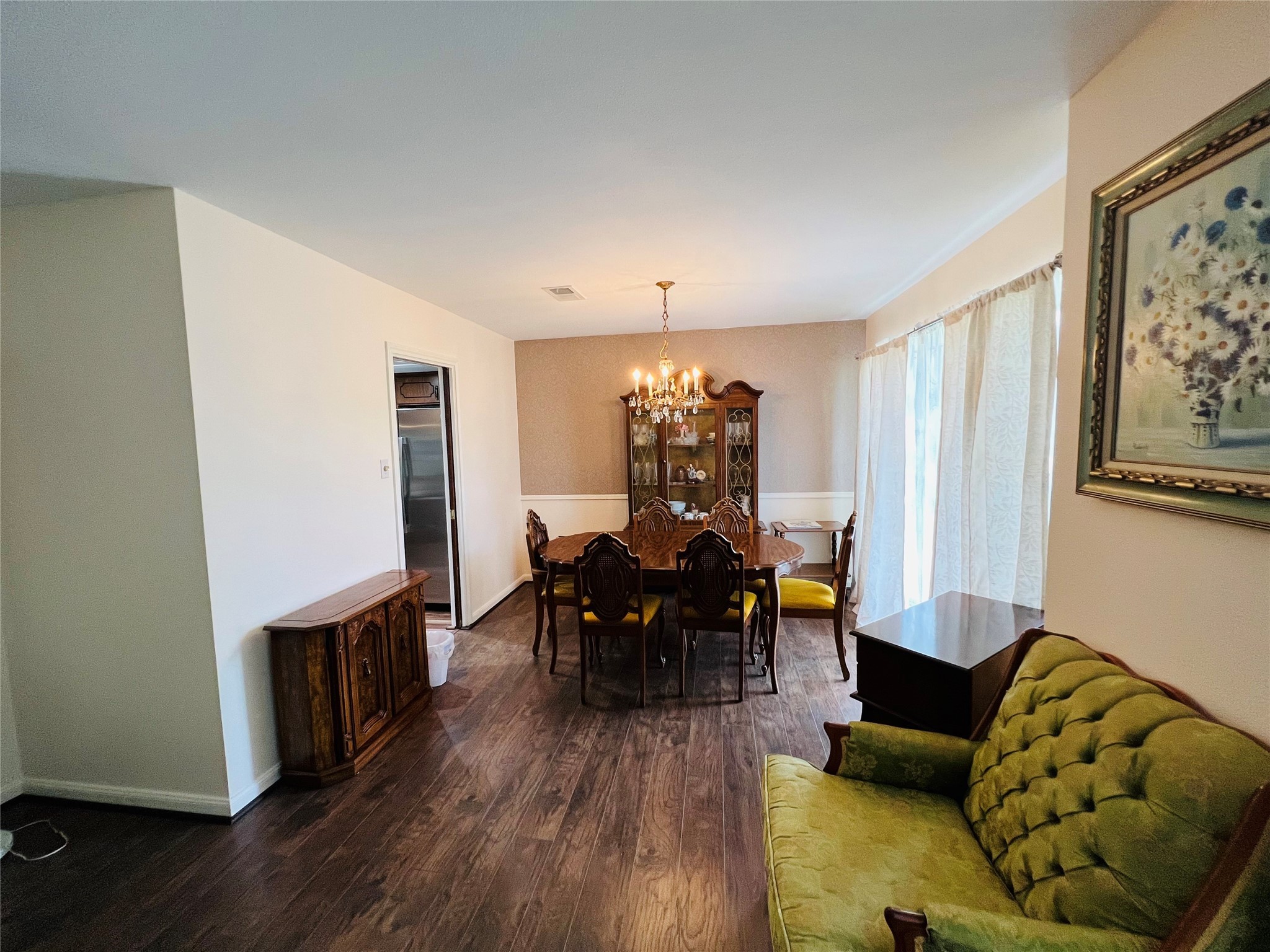 formal dining room - If you have additional questions regarding 8503 Sharpcrest Street  in Houston or would like to tour the property with us call 800-660-1022 and reference MLS# 77150431.