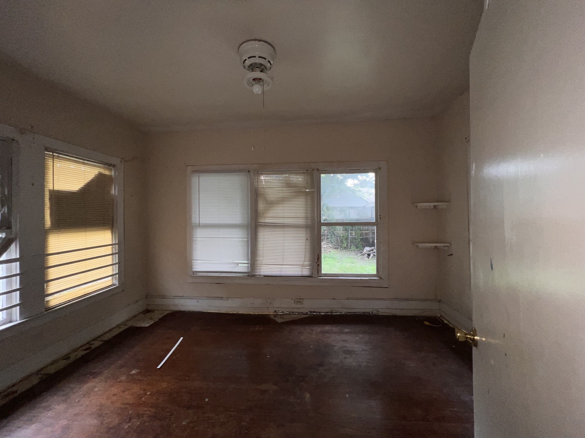 third bedroom - If you have additional questions regarding 224 Everton Street  in Houston or would like to tour the property with us call 800-660-1022 and reference MLS# 66691578.