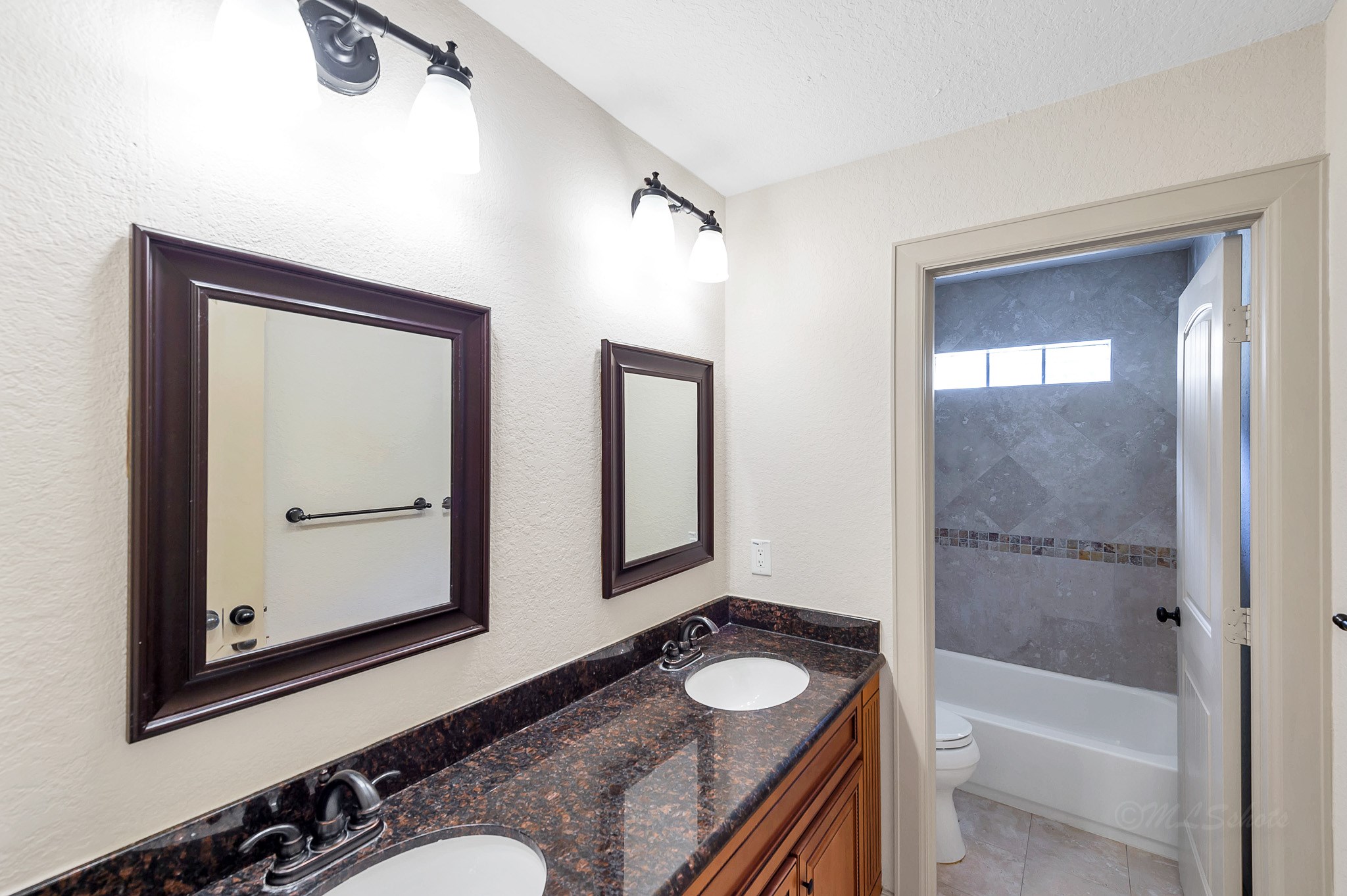 1802 W 25th Street Street Houston TX 77008