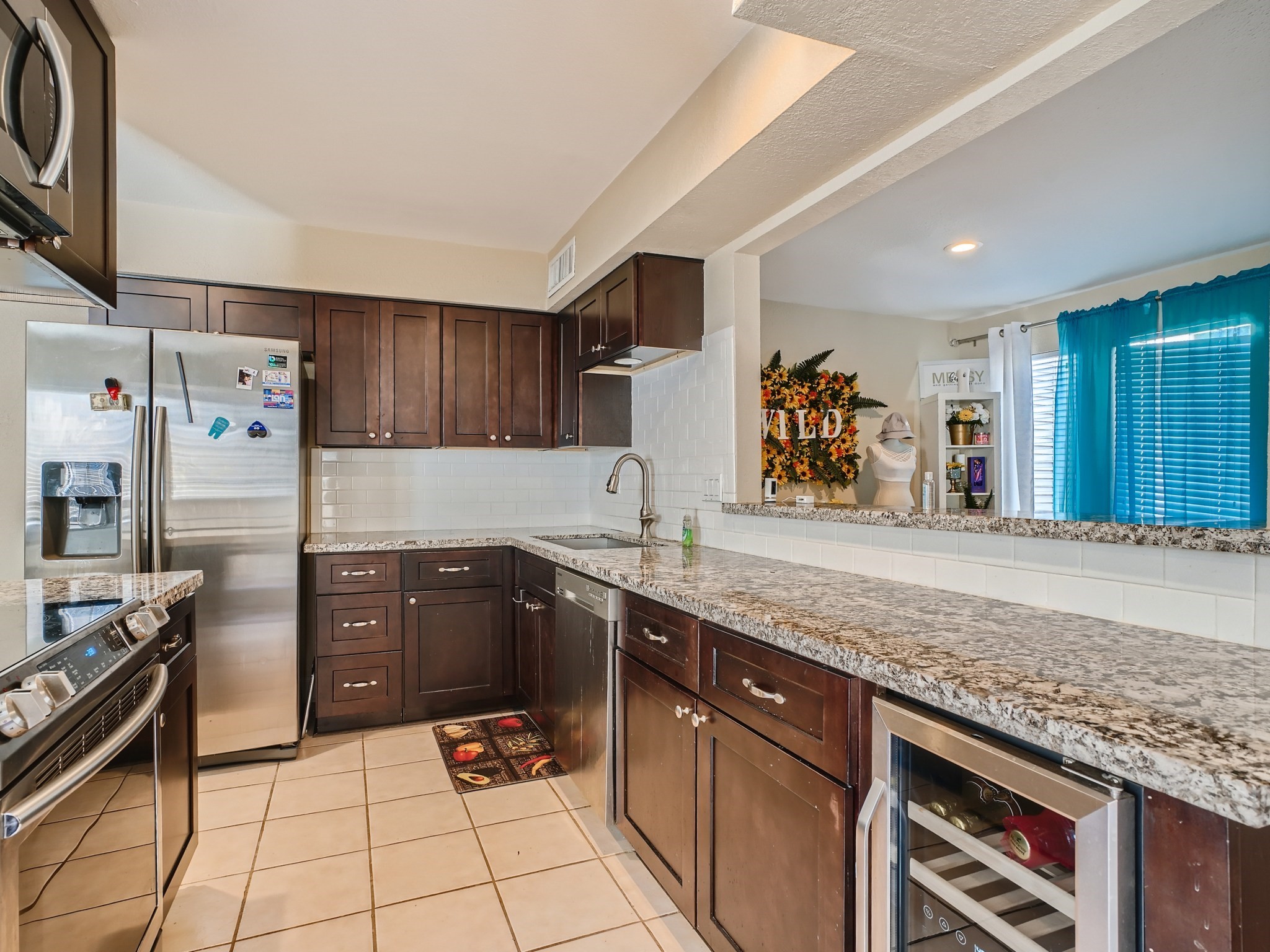 Kitchen - If you have additional questions regarding 1347 Chardonnay Drive  in Houston or would like to tour the property with us call 800-660-1022 and reference MLS# 46794948.