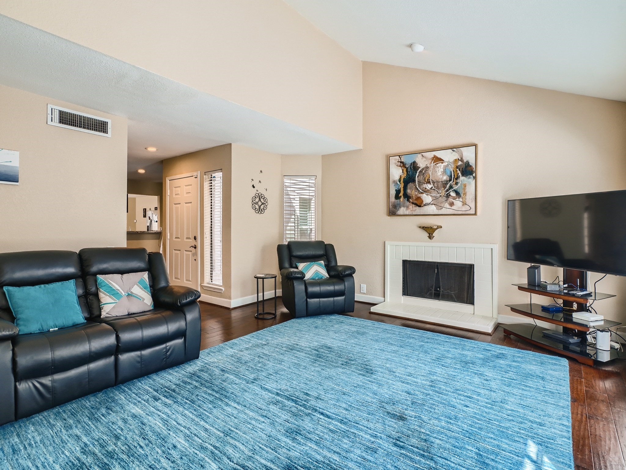 Living Room - If you have additional questions regarding 1347 Chardonnay Drive  in Houston or would like to tour the property with us call 800-660-1022 and reference MLS# 46794948.