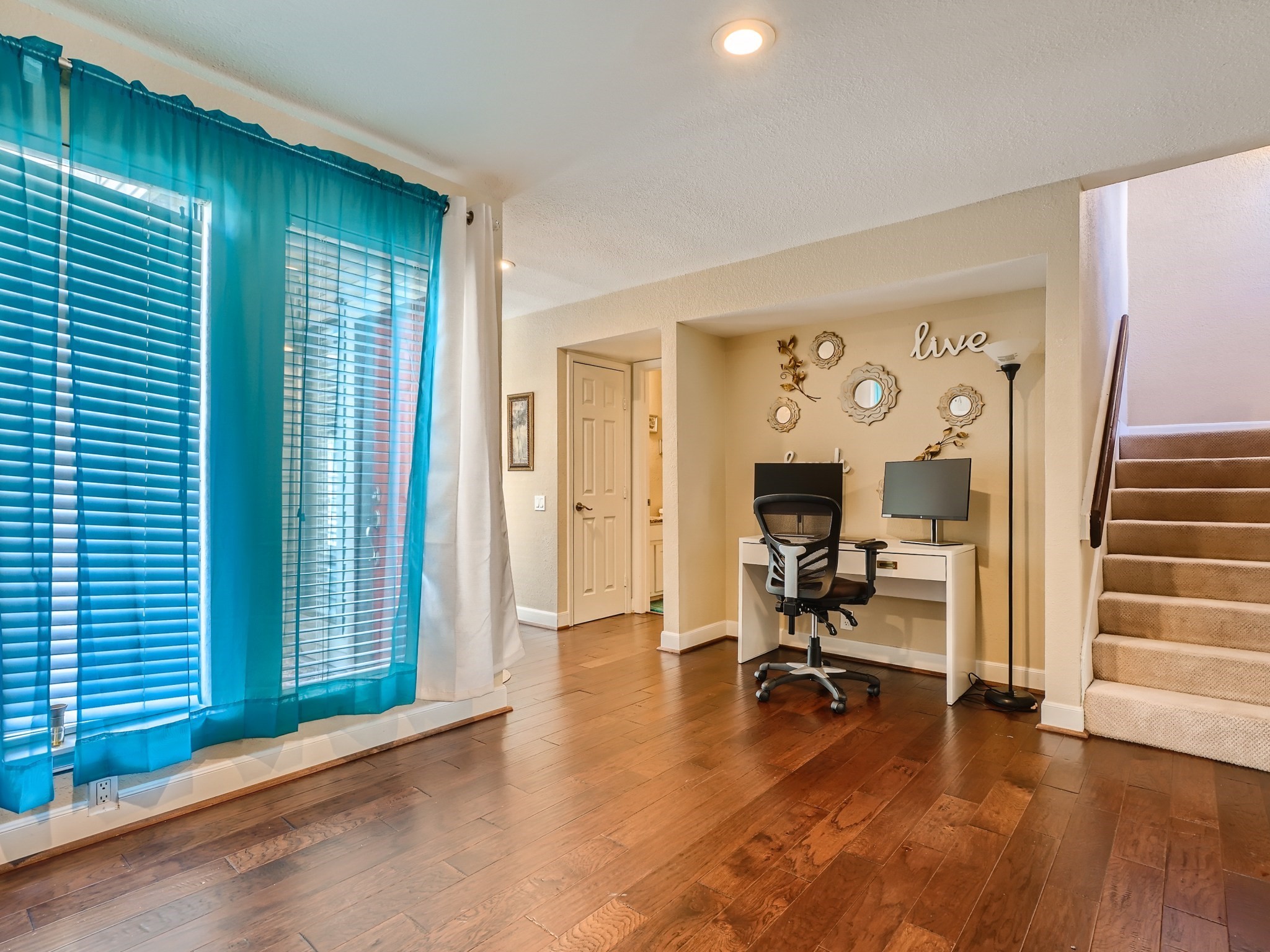Dining Room - If you have additional questions regarding 1347 Chardonnay Drive  in Houston or would like to tour the property with us call 800-660-1022 and reference MLS# 46794948.