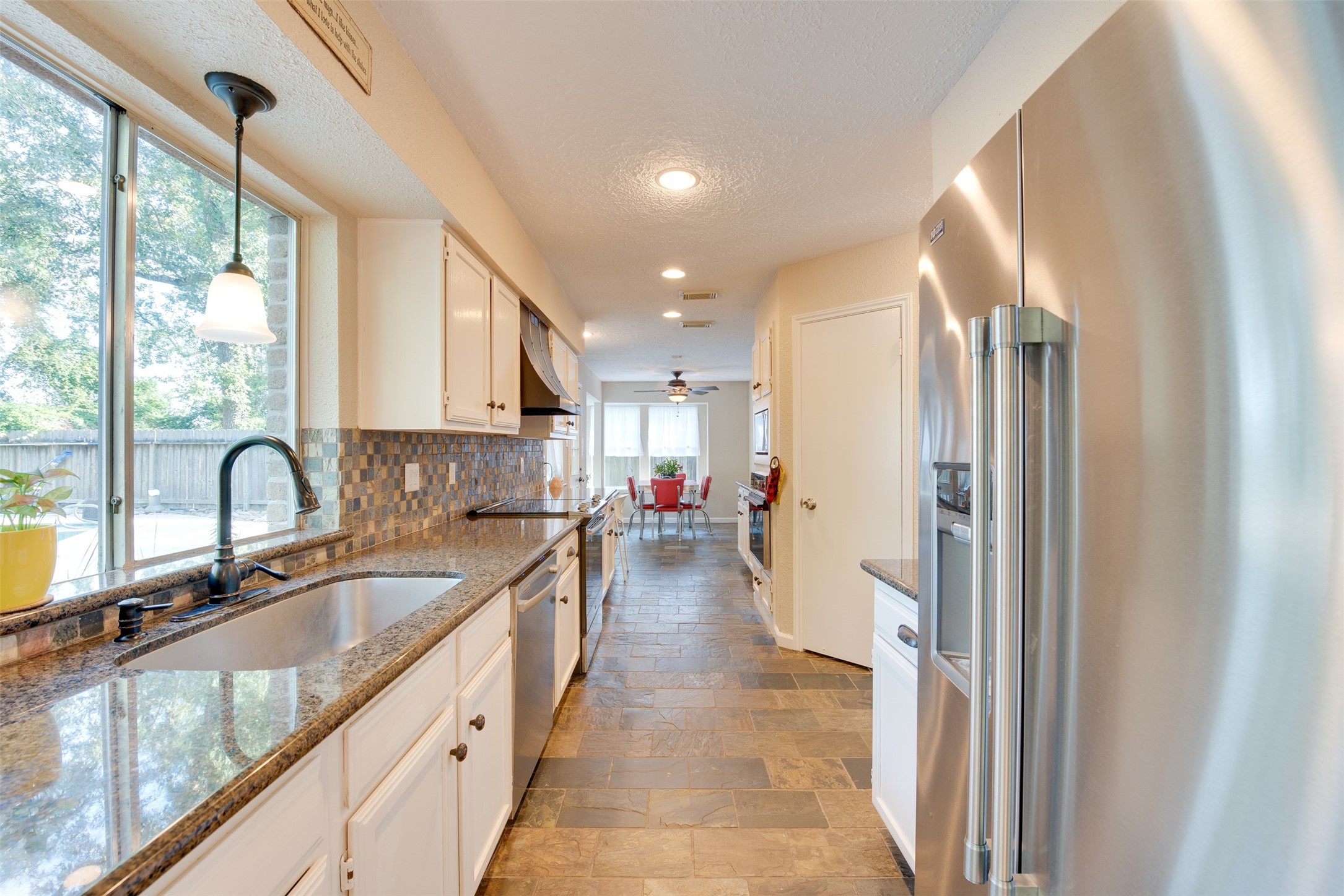2811 Creek Manor Drive Drive Houston TX 77339