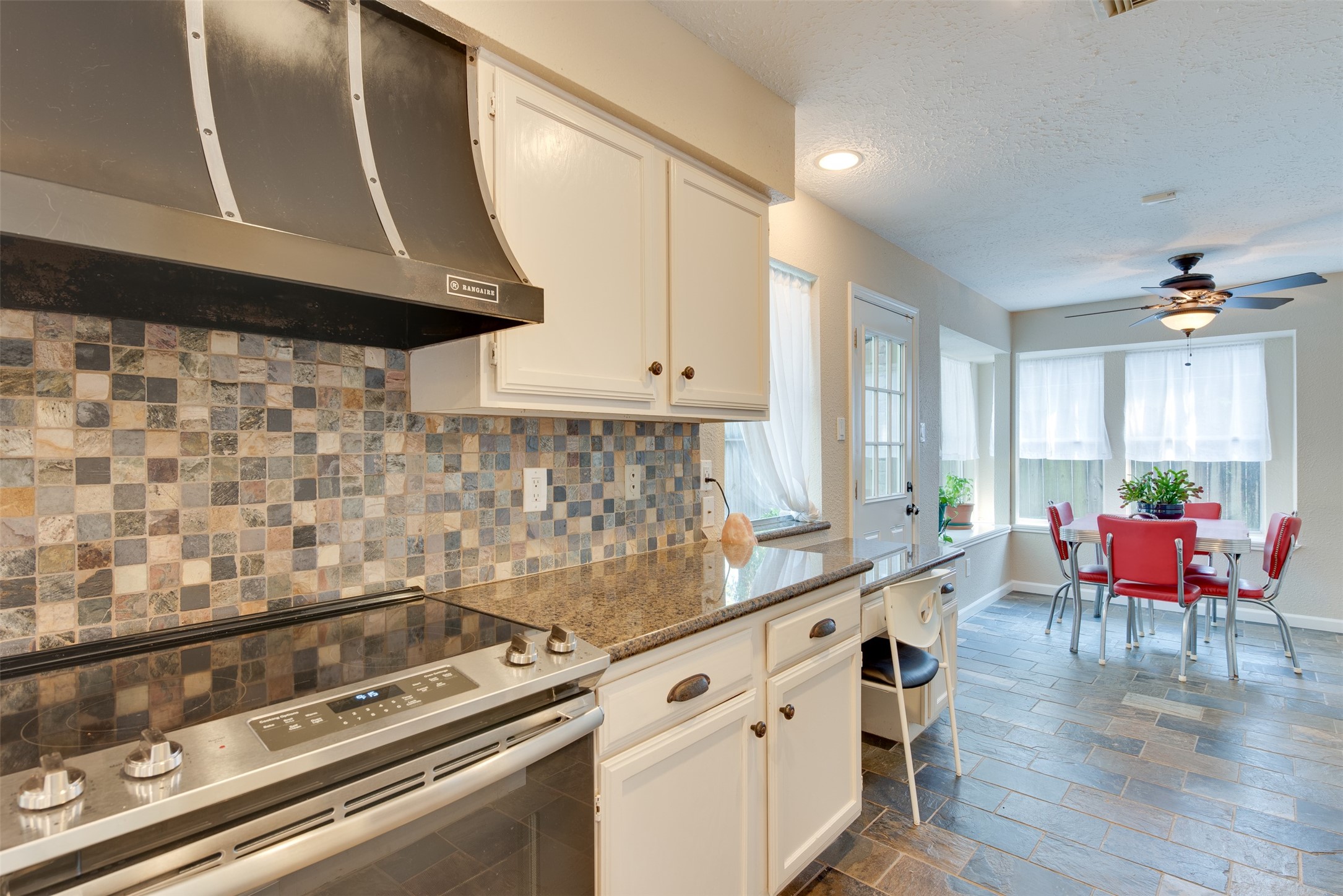 2811 Creek Manor Drive Drive Houston TX 77339