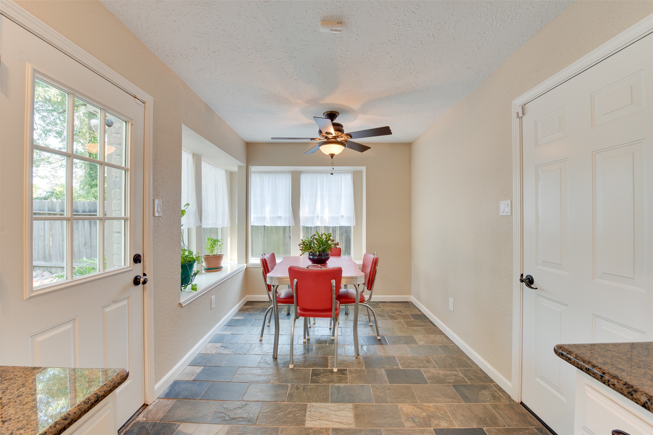 2811 Creek Manor Drive Drive Houston TX 77339