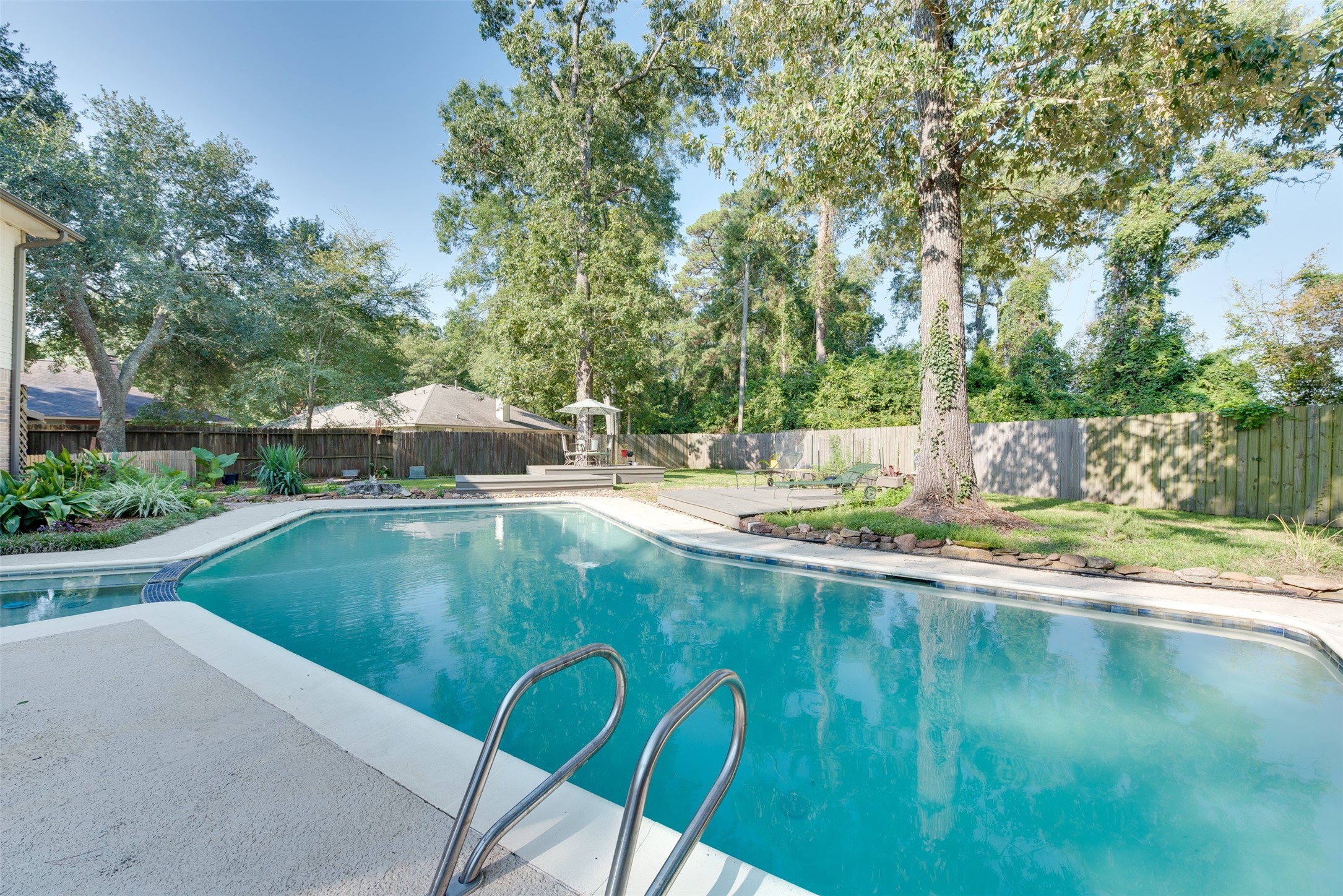 If you have additional questions regarding 2811 Creek Manor Drive  in Houston or would like to tour the property with us call 800-660-1022 and reference MLS# 67796717.
