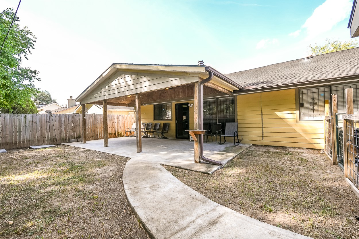 If you have additional questions regarding 6606 Lewiston Street  in Houston or would like to tour the property with us call 800-660-1022 and reference MLS# 50311995.