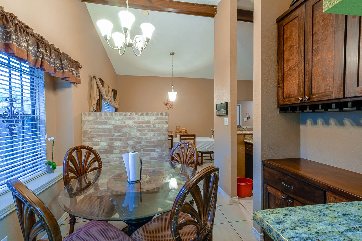 Breakfast room - If you have additional questions regarding 6606 Lewiston Street  in Houston or would like to tour the property with us call 800-660-1022 and reference MLS# 50311995.