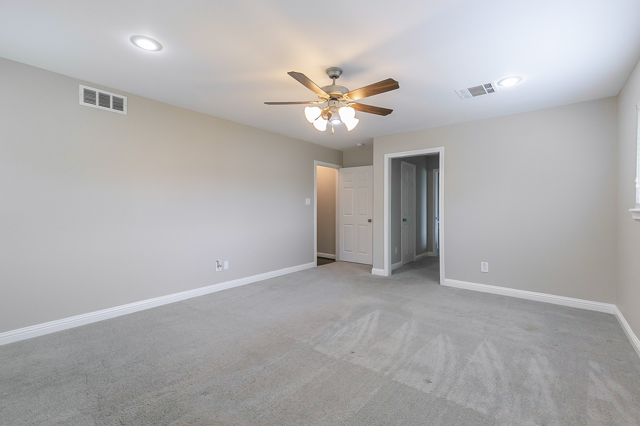 If you have additional questions regarding 14023 Taylorcrest Road  in Houston or would like to tour the property with us call 800-660-1022 and reference MLS# 42801482.