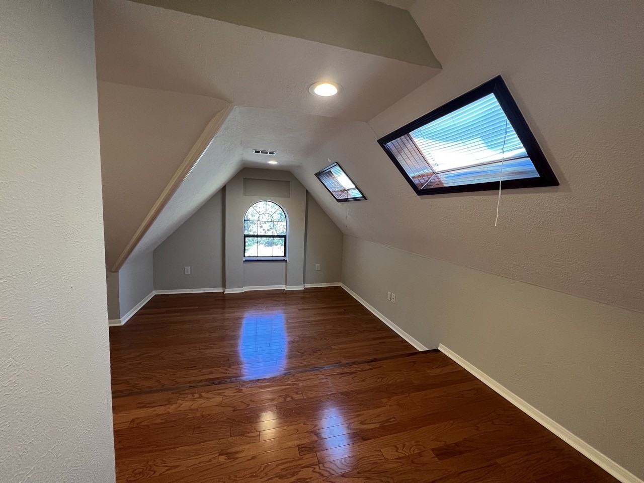 Another view of the extra space. - If you have additional questions regarding 5538 Honor Drive  in Houston or would like to tour the property with us call 800-660-1022 and reference MLS# 55987326.