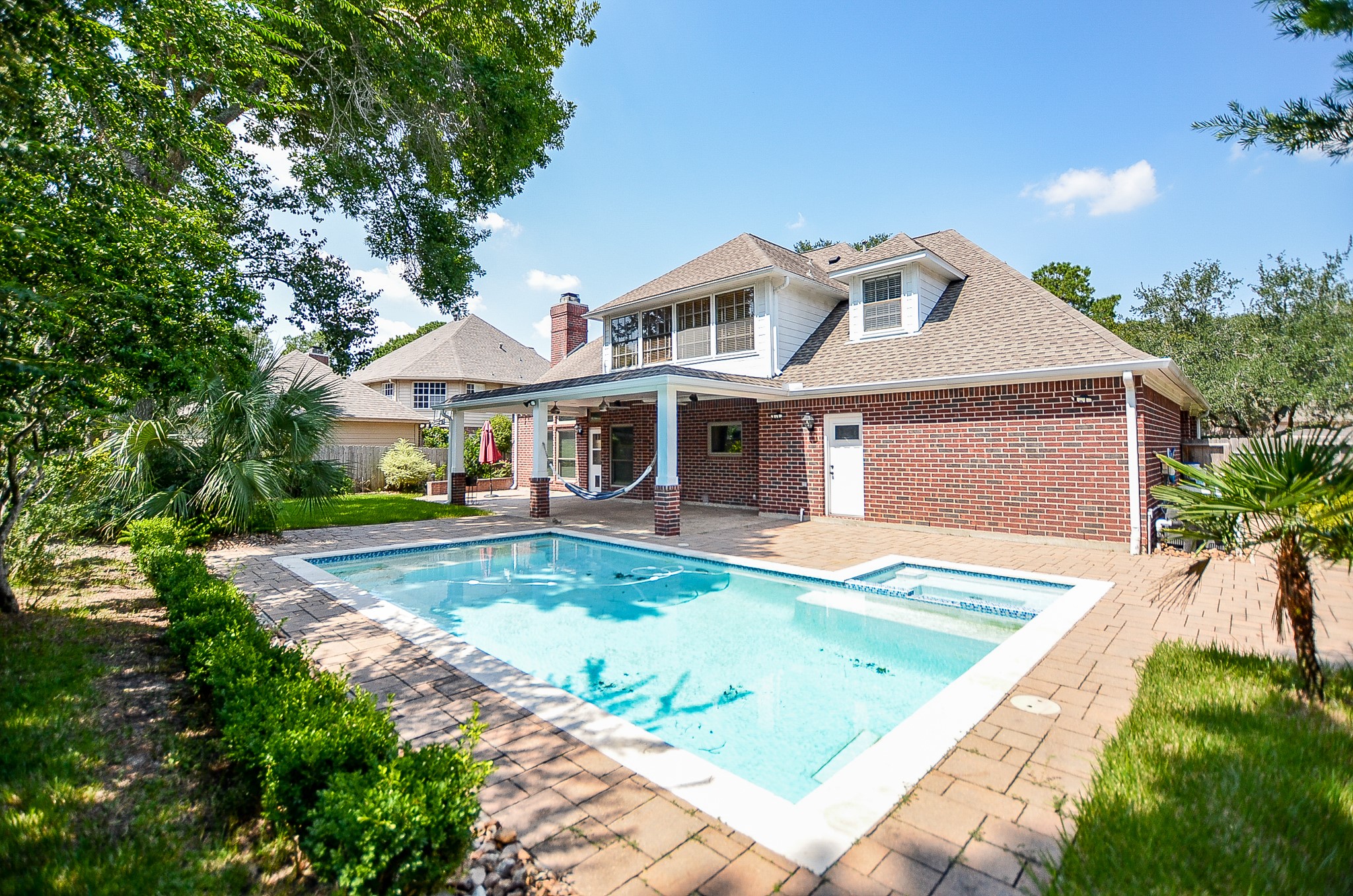 The pool and spa are to the one side of the yard and there is still plenty of green space on the other side of the yard. - If you have additional questions regarding 5538 Honor Drive  in Houston or would like to tour the property with us call 800-660-1022 and reference MLS# 55987326.