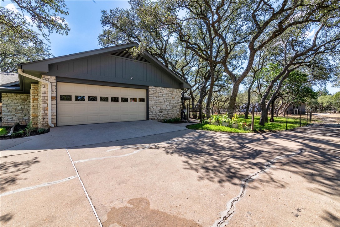1109 N Canyonwood Drive  Drive Dripping Springs TX 78620