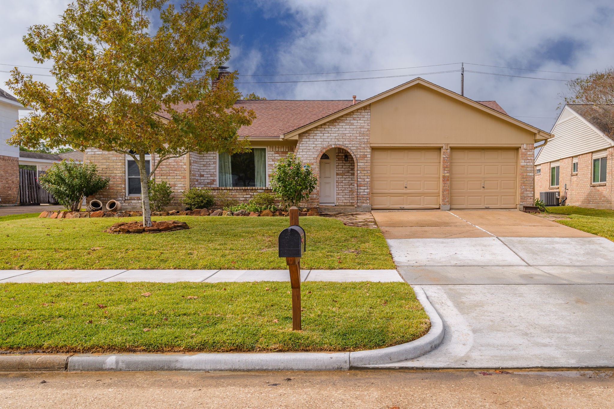 Welcome home to this great 4 bedroom home - If you have additional questions regarding 15446 Peermont Street  in Houston or would like to tour the property with us call 800-660-1022 and reference MLS# 86166354.