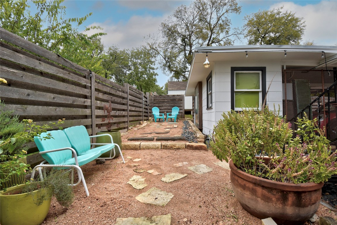 If you have additional questions regarding 2124 Bluebonnet Lane  in Austin or would like to tour the property with us call 800-660-1022 and reference MLS# 1665872.
