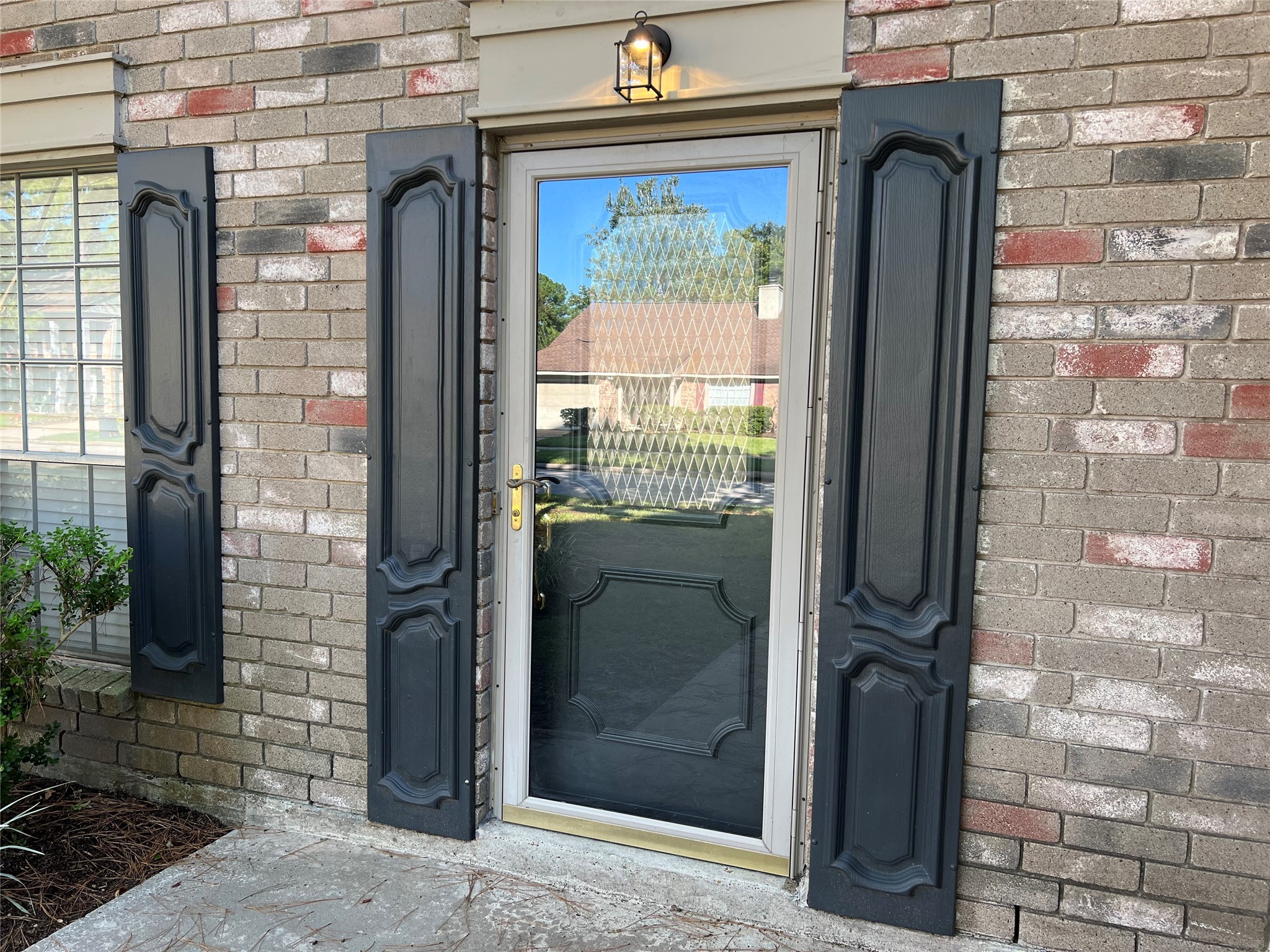 GLASS STORM DOOR - If you have additional questions regarding 17315 Colony Creek Drive  in Spring or would like to tour the property with us call 800-660-1022 and reference MLS# 32502190.