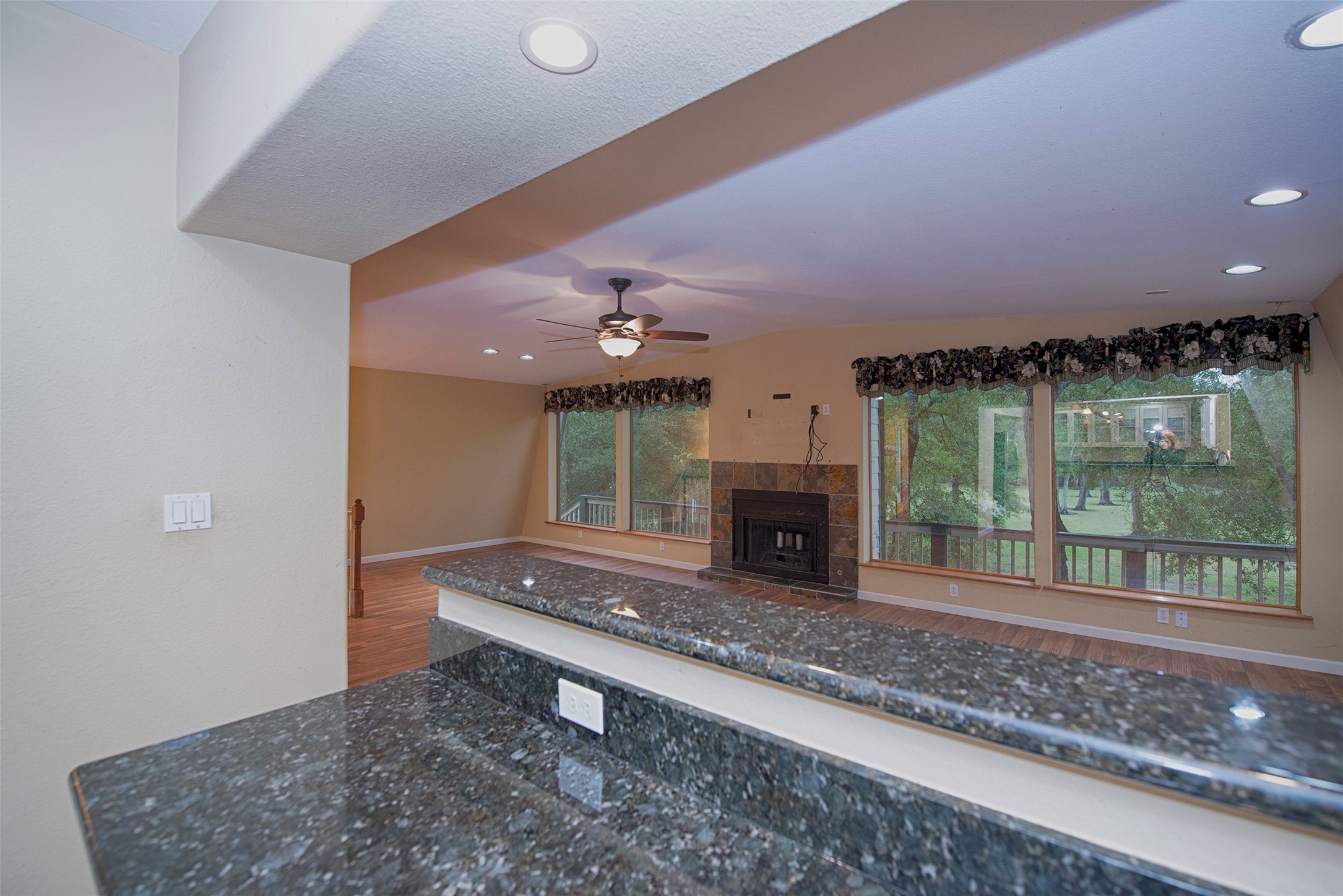A view of the breakfast bar with easy access to the dining and family rooms. - If you have additional questions regarding 1028 N Country Club Drive  in Shoreacres or would like to tour the property with us call 800-660-1022 and reference MLS# 5487846.