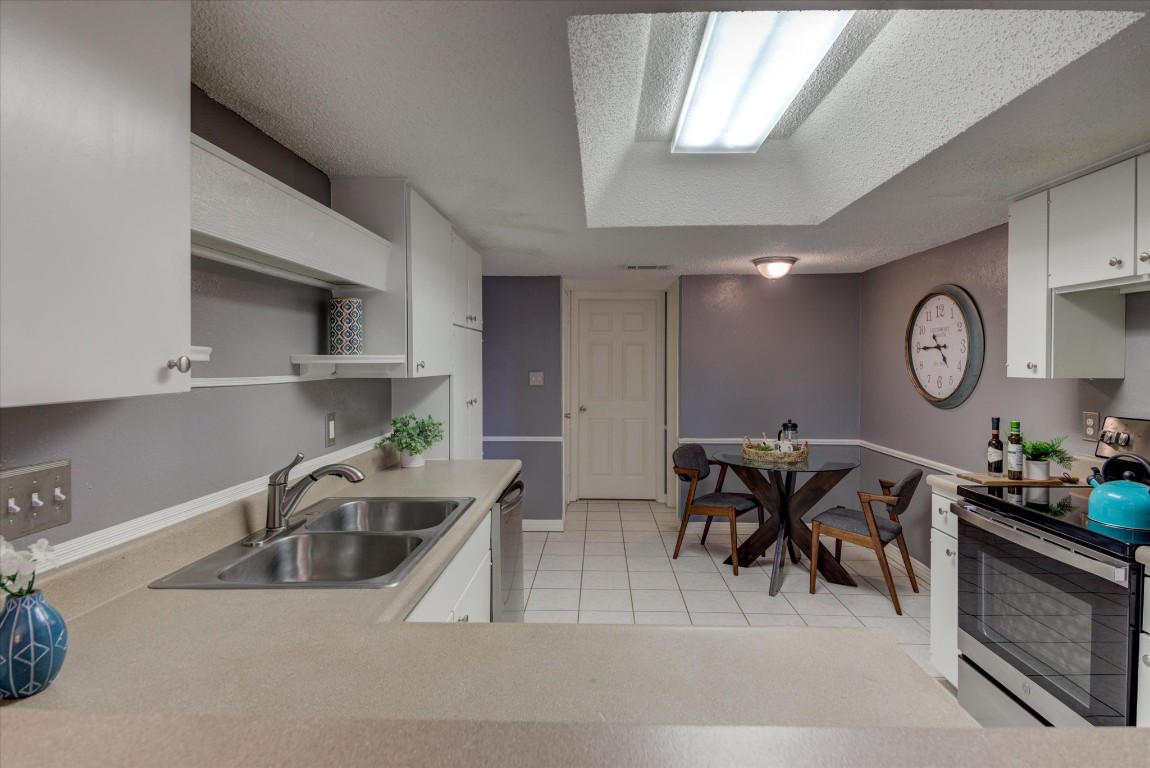 All stainless appliances convey! - If you have additional questions regarding 8909 Trone Circle  in Austin or would like to tour the property with us call 800-660-1022 and reference MLS# 3157471.
