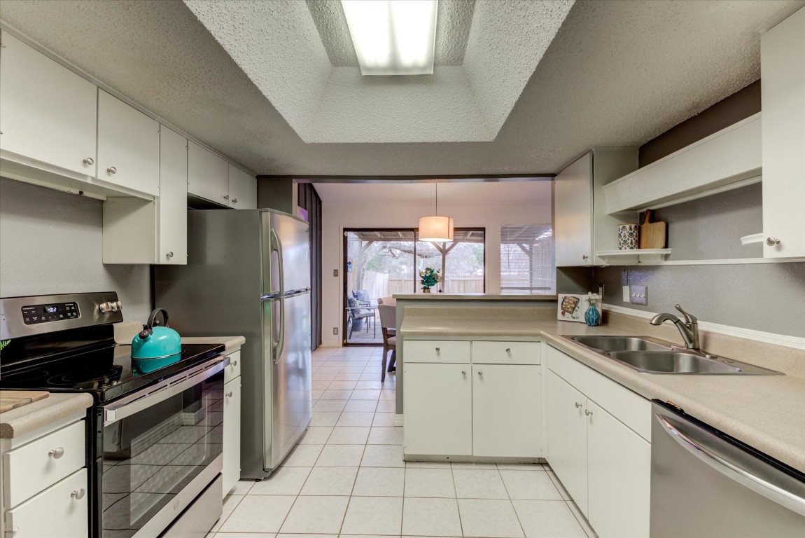All stainless appliances convey! - If you have additional questions regarding 8909 Trone Circle  in Austin or would like to tour the property with us call 800-660-1022 and reference MLS# 3157471.