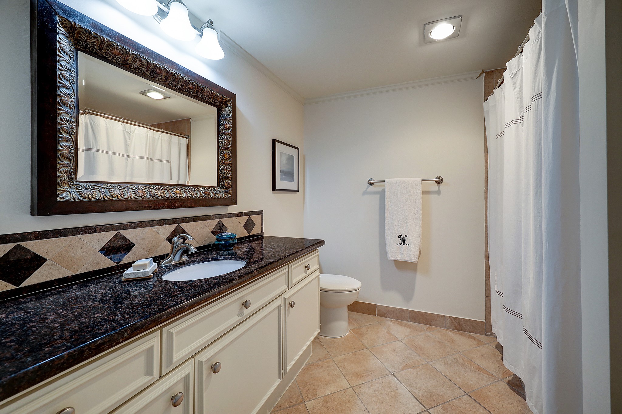 Guest bath - If you have additional questions regarding 5001 Woodway Drive  in Houston or would like to tour the property with us call 800-660-1022 and reference MLS# 88758044.
