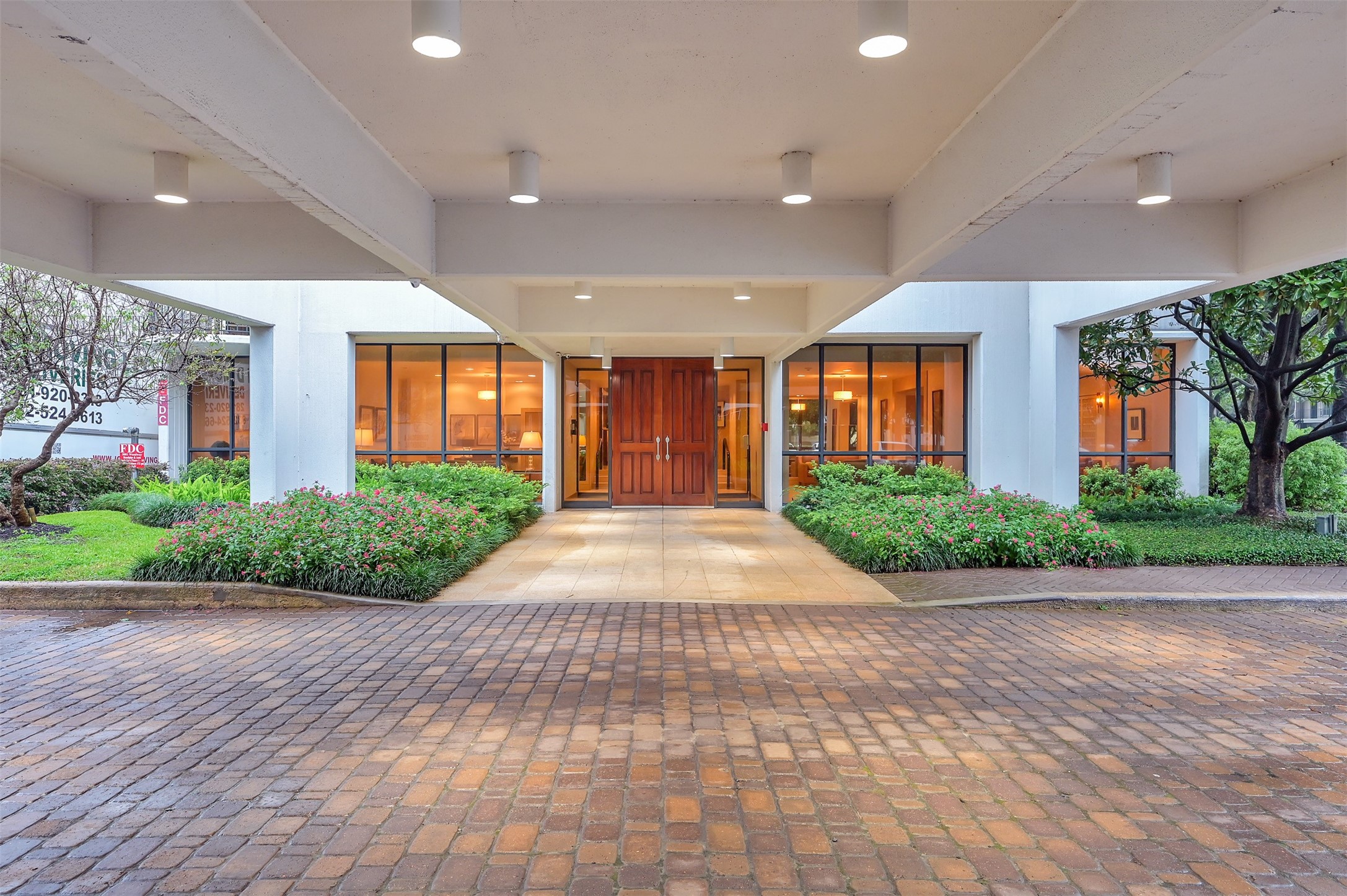 If you have additional questions regarding 5001 Woodway Drive  in Houston or would like to tour the property with us call 800-660-1022 and reference MLS# 88758044.