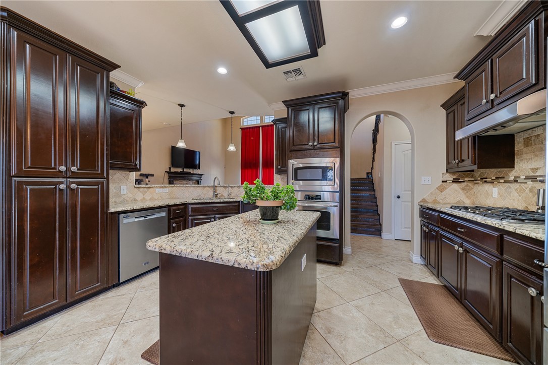 3730 Lake McQueeney Ct Kitchen and Knook - If you have additional questions regarding 3730 Lake McQueeney Court  in Robstown or would like to tour the property with us call 800-660-1022 and reference MLS# 411833.