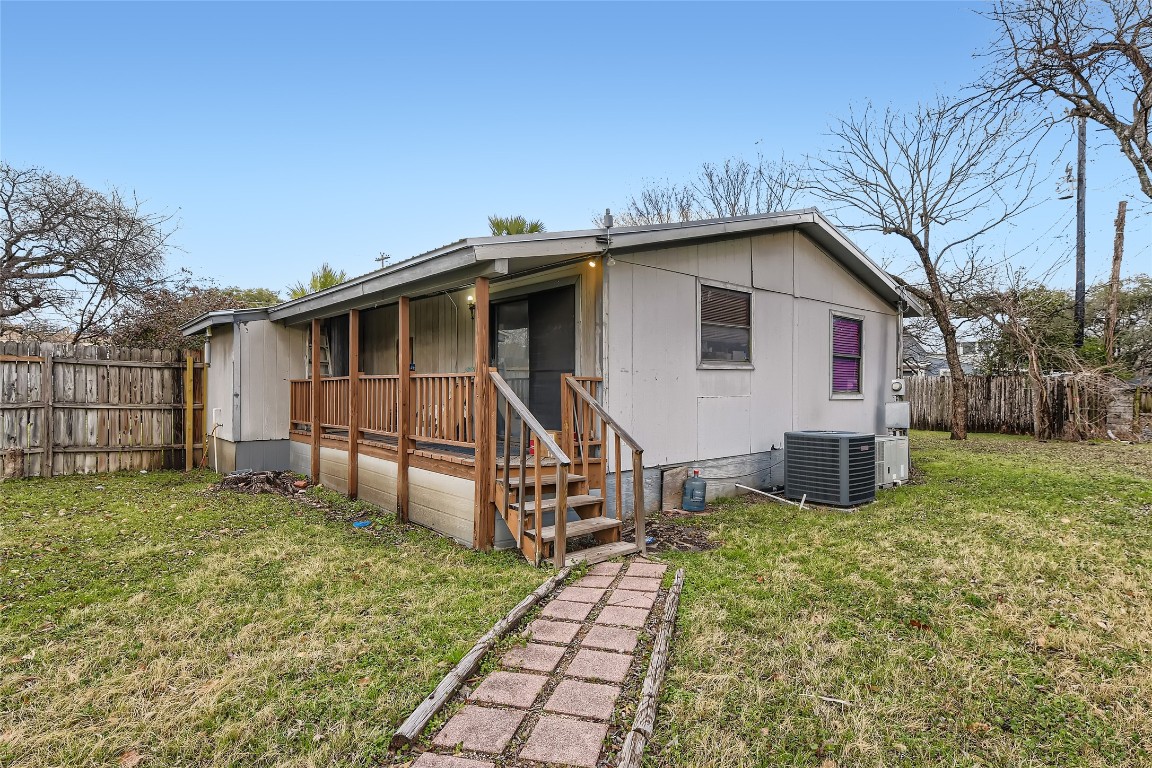 915 W F M Road 1626 Manchaca TX 78652