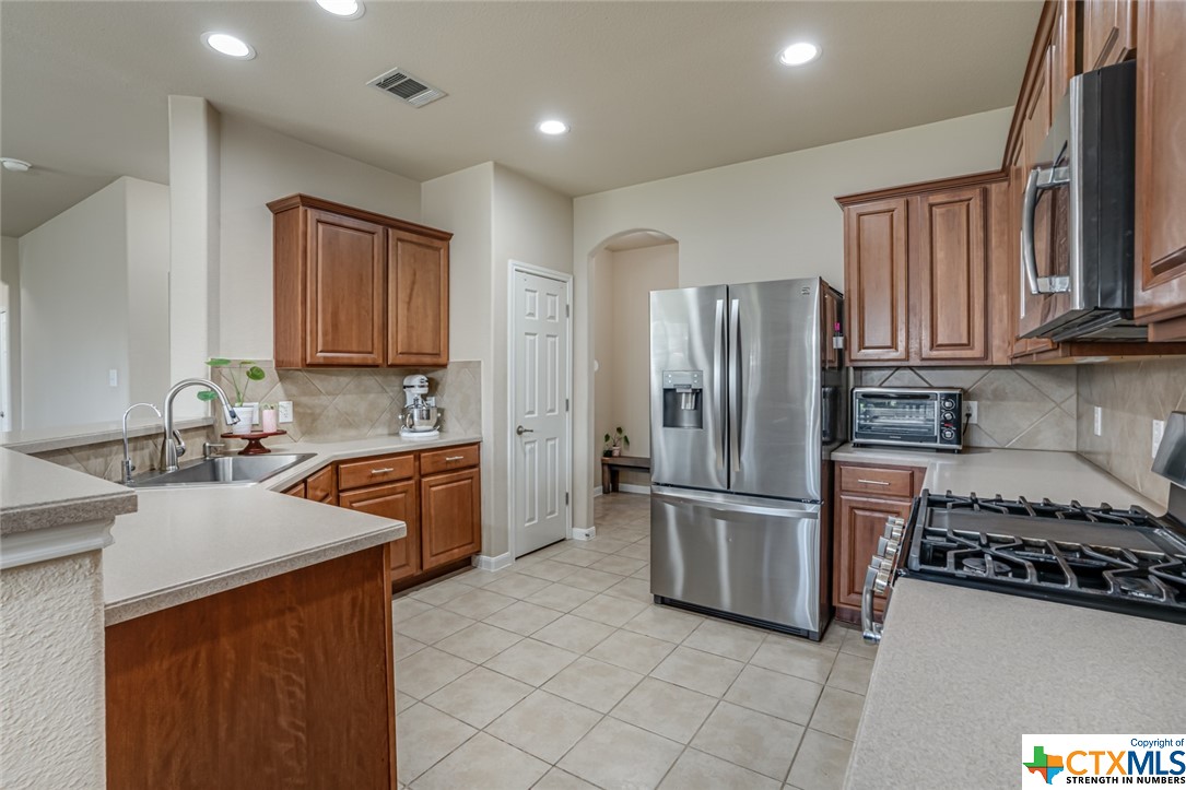 Kitchen - If you have additional questions regarding 25615 Spirea  in San Antonio or would like to tour the property with us call 800-660-1022 and reference MLS# 496563.