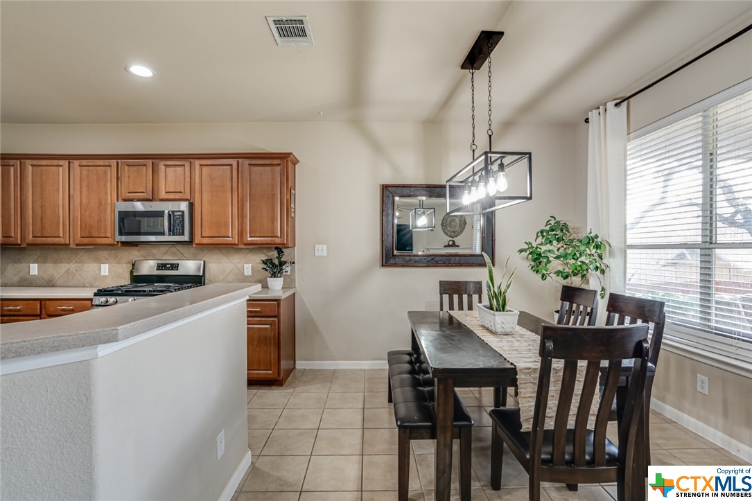Eat-In Kitchen - If you have additional questions regarding 25615 Spirea  in San Antonio or would like to tour the property with us call 800-660-1022 and reference MLS# 496563.