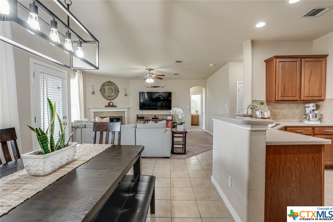 Eat-In Kitchen - If you have additional questions regarding 25615 Spirea  in San Antonio or would like to tour the property with us call 800-660-1022 and reference MLS# 496563.