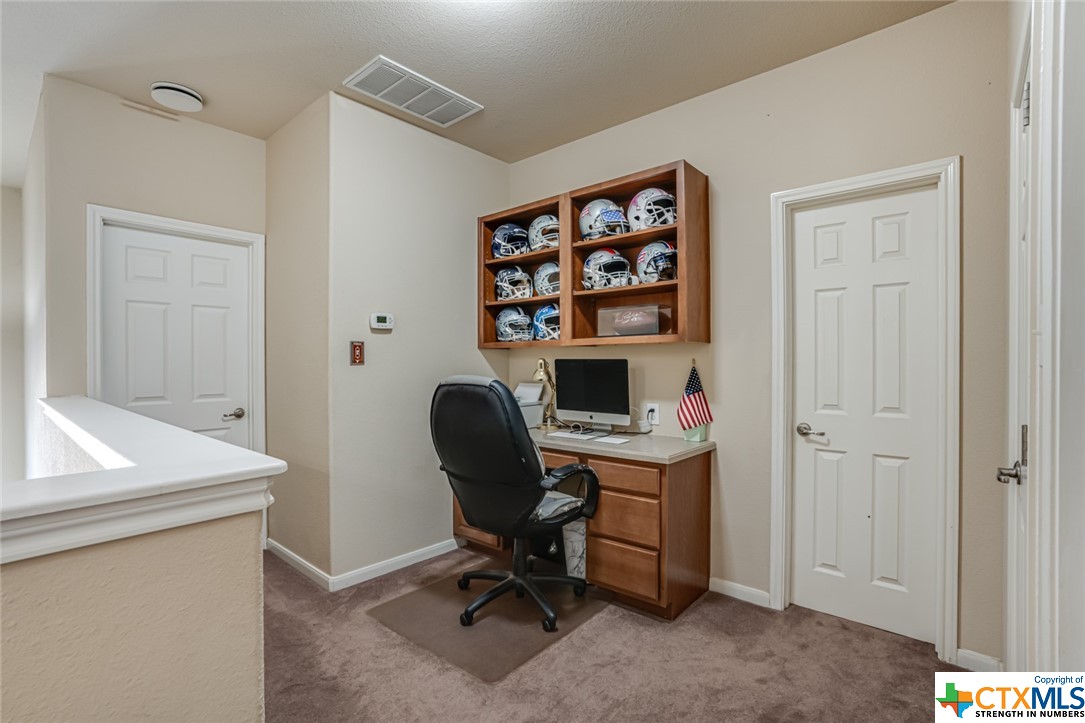 Built-in Desk - If you have additional questions regarding 25615 Spirea  in San Antonio or would like to tour the property with us call 800-660-1022 and reference MLS# 496563.