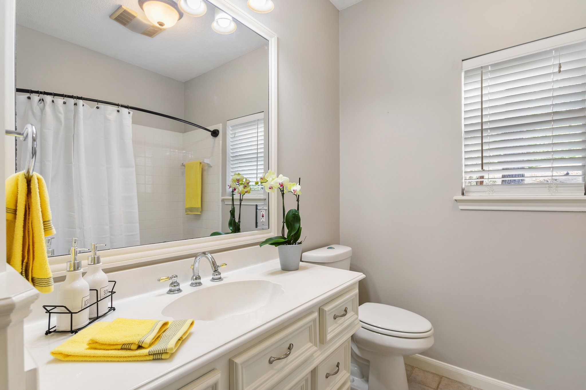 Secondary bathroom - If you have additional questions regarding 190 Park Way  in Montgomery or would like to tour the property with us call 800-660-1022 and reference MLS# 70087213.