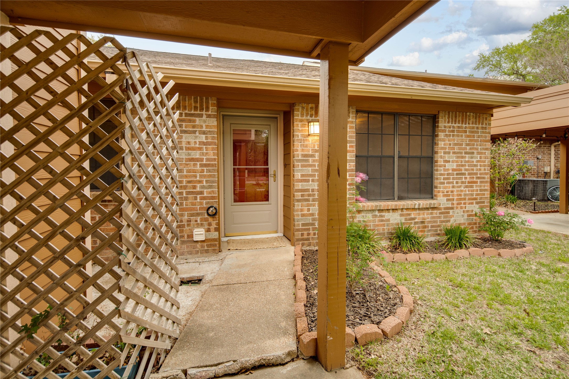 Welcome home! - If you have additional questions regarding 2835 Oakside Drive  in Bryan or would like to tour the property with us call 800-660-1022 and reference MLS# 38572652.