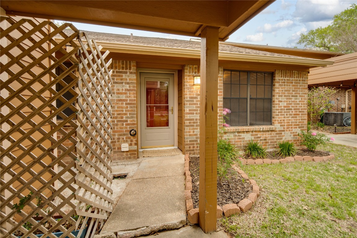 Welcome home! - If you have additional questions regarding 2835 Oakside Drive  in Bryan or would like to tour the property with us call 800-660-1022 and reference MLS# 8691587.