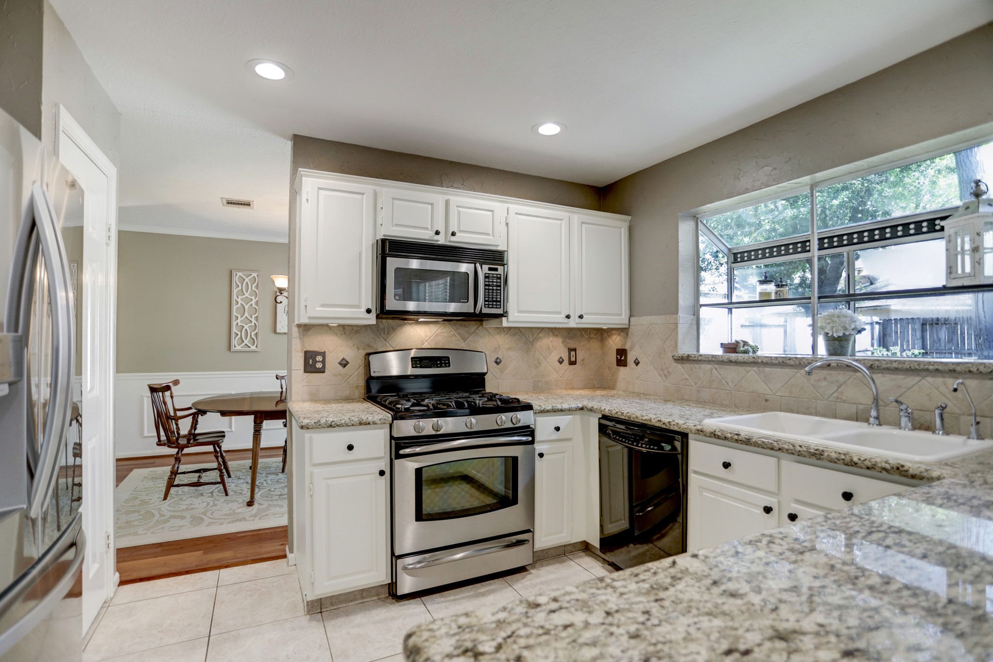 Gas range - If you have additional questions regarding 3802 Sweetgum Hill Lane  in Kingwood or would like to tour the property with us call 800-660-1022 and reference MLS# 86677808.