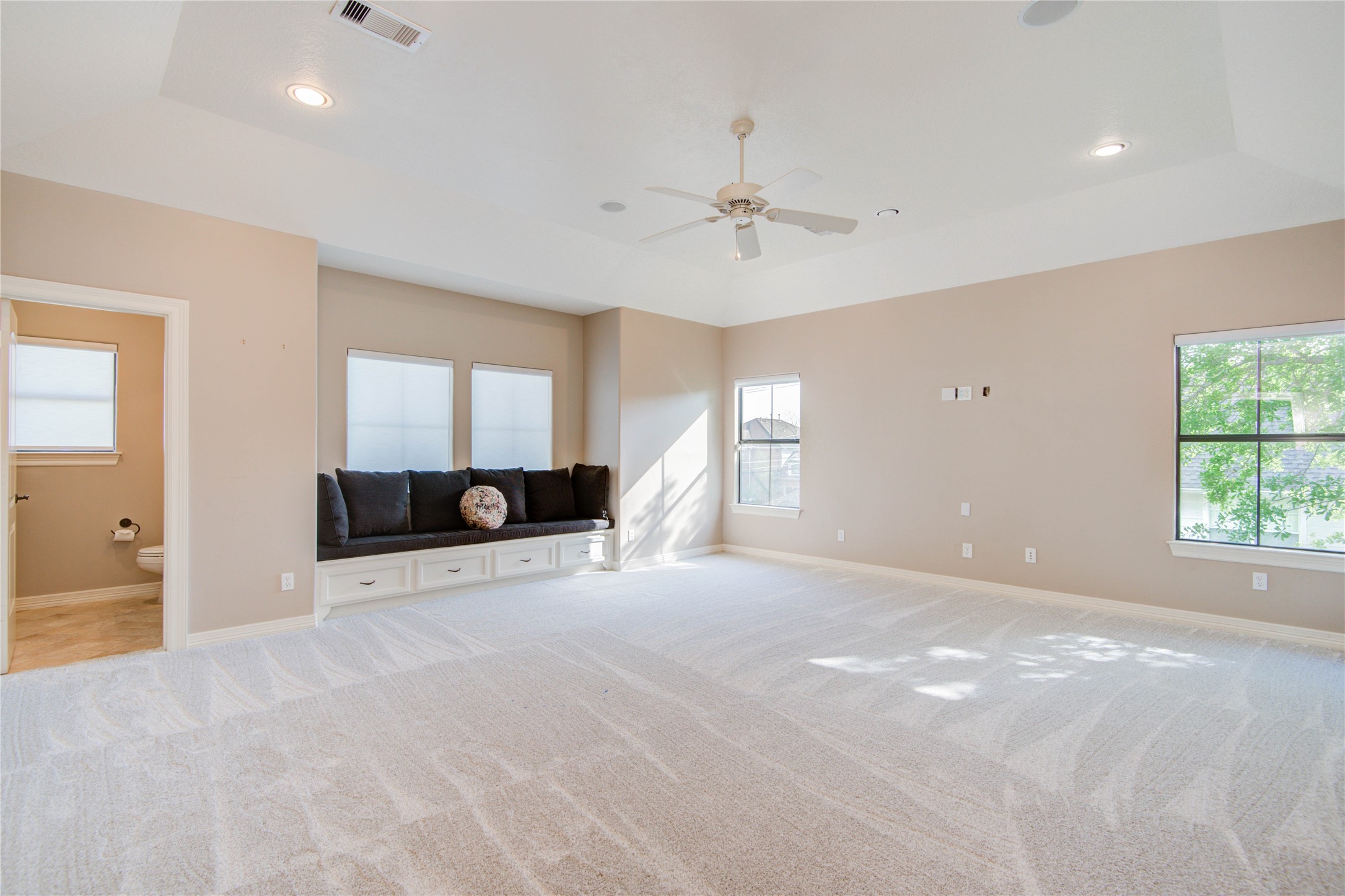 Large gameroom with half bath - If you have additional questions regarding 4602 Holt Street  in Bellaire or would like to tour the property with us call 800-660-1022 and reference MLS# 95627903.