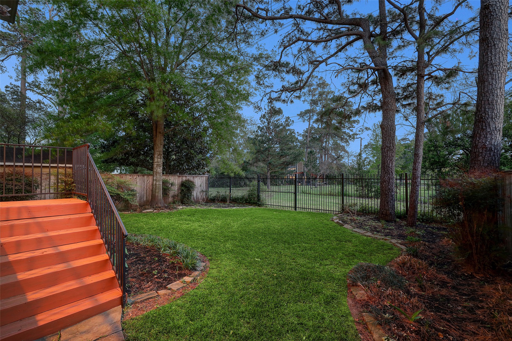 2016 W 14th Houston TX 77008