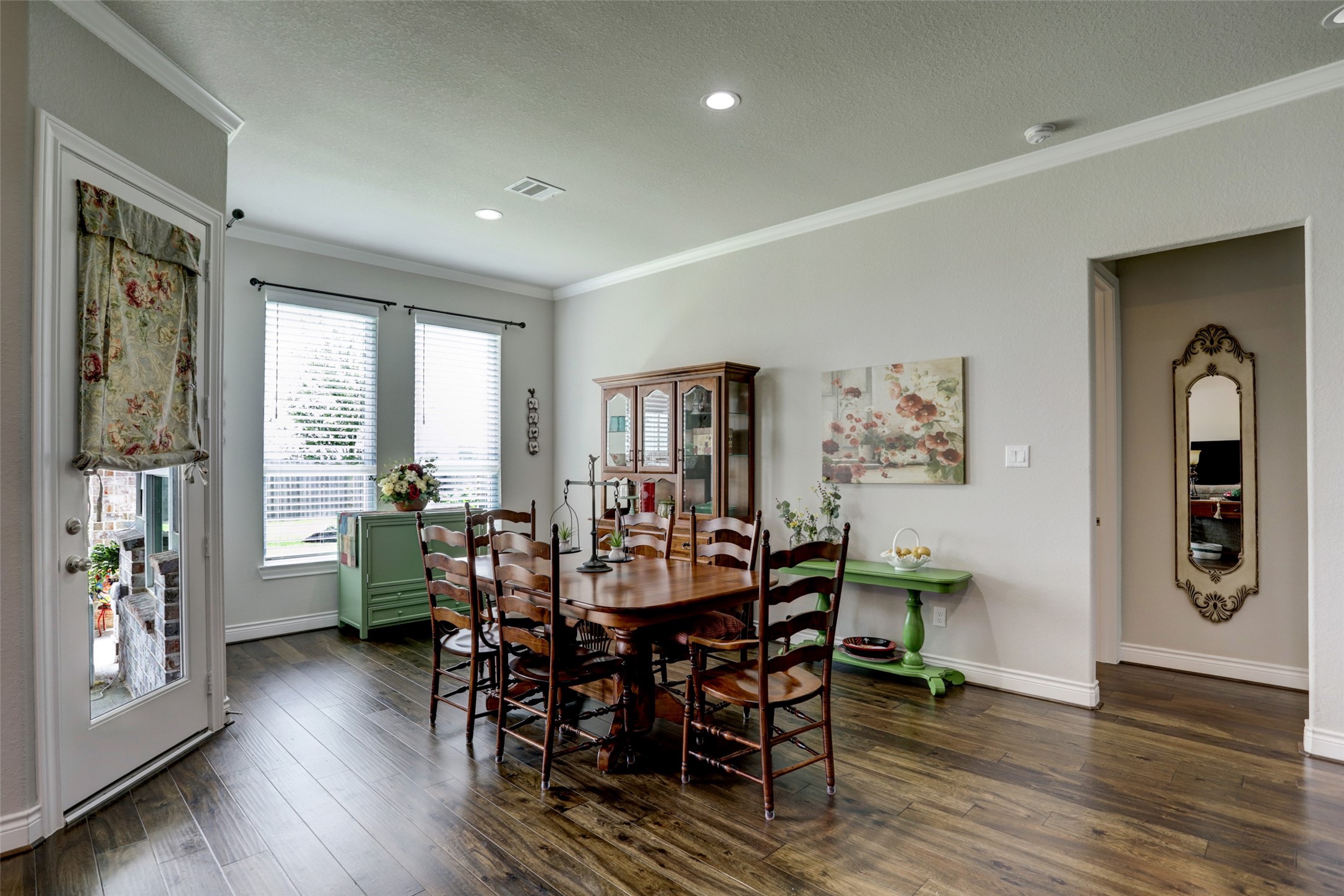 Breakfast Area - If you have additional questions regarding 409 Hunters Crossing Drive  in Sealy or would like to tour the property with us call 800-660-1022 and reference MLS# 67427616.